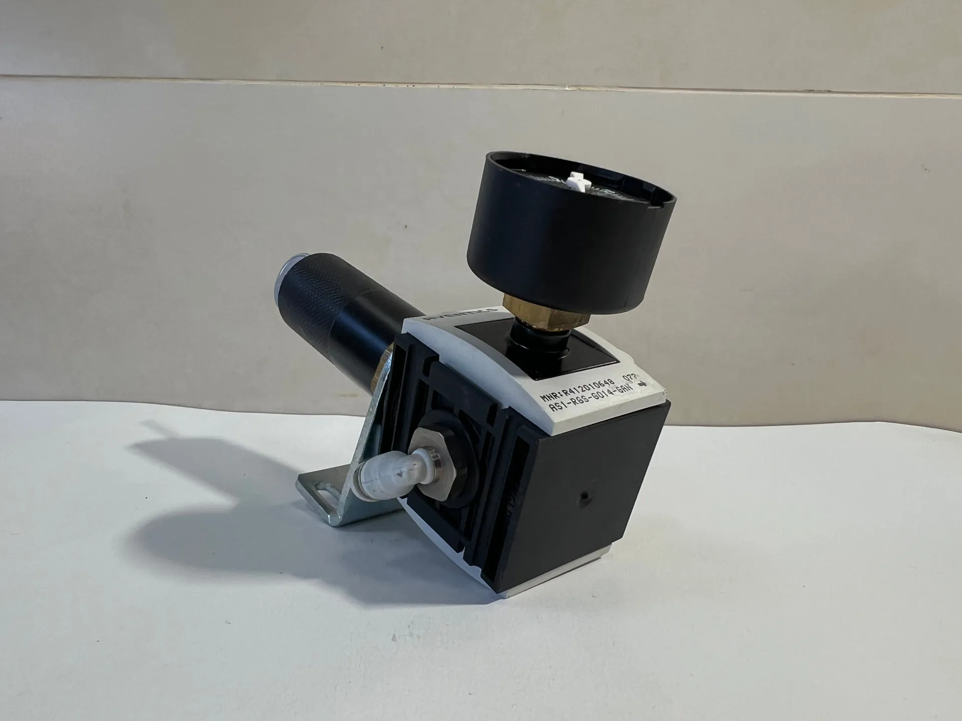 Aventics R412010648 Pressure Regulator AS1-RGS-G014-GAN with R412003857 0–10 Bar Gauge + Key - Thumbnail 4
