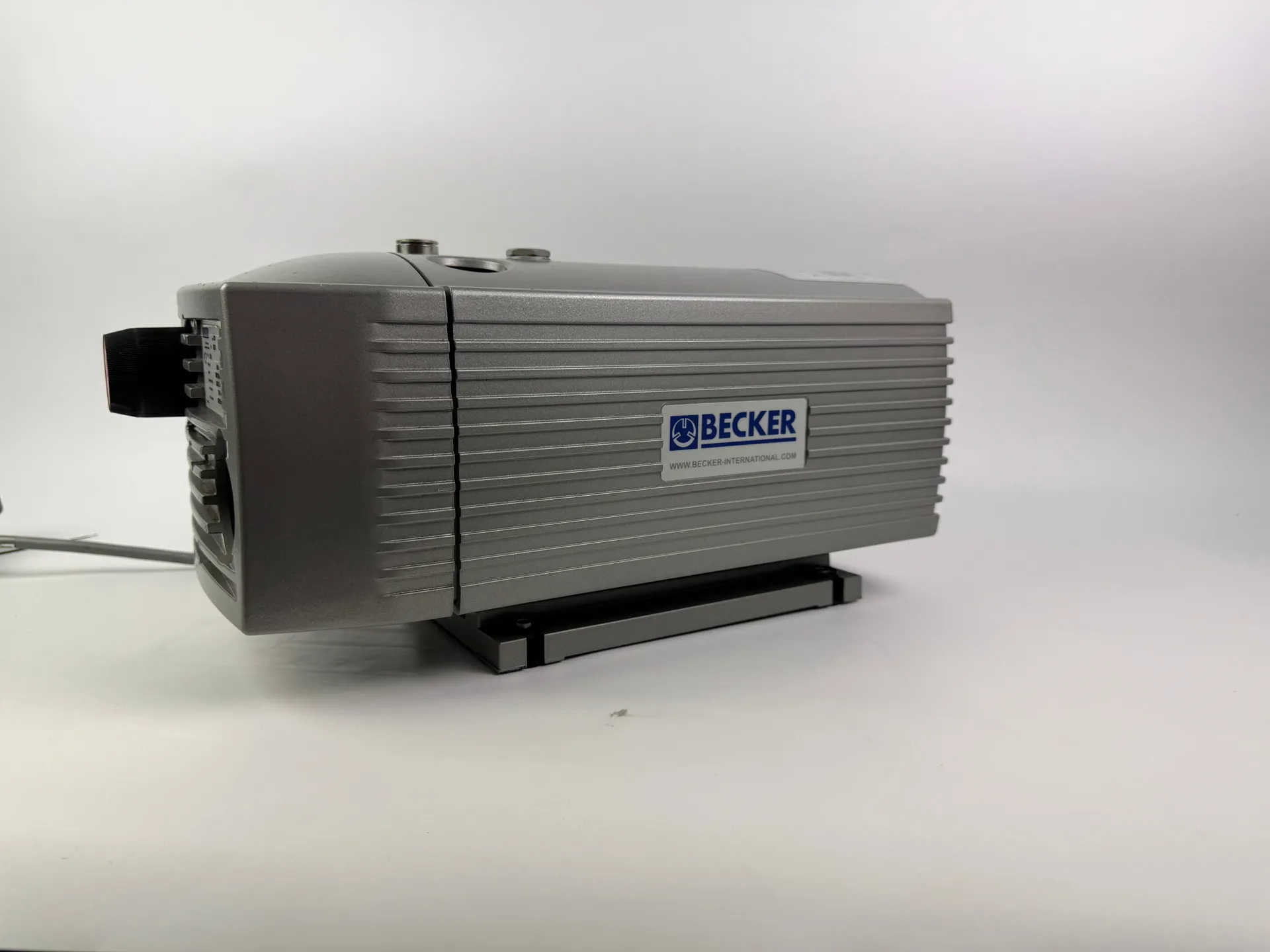 Becker VT4.16 Rotary Vane Vacuum Pump 0.55/0.70kW 16-19 m³/h 3-Phase 2018 - Thumbnail 11