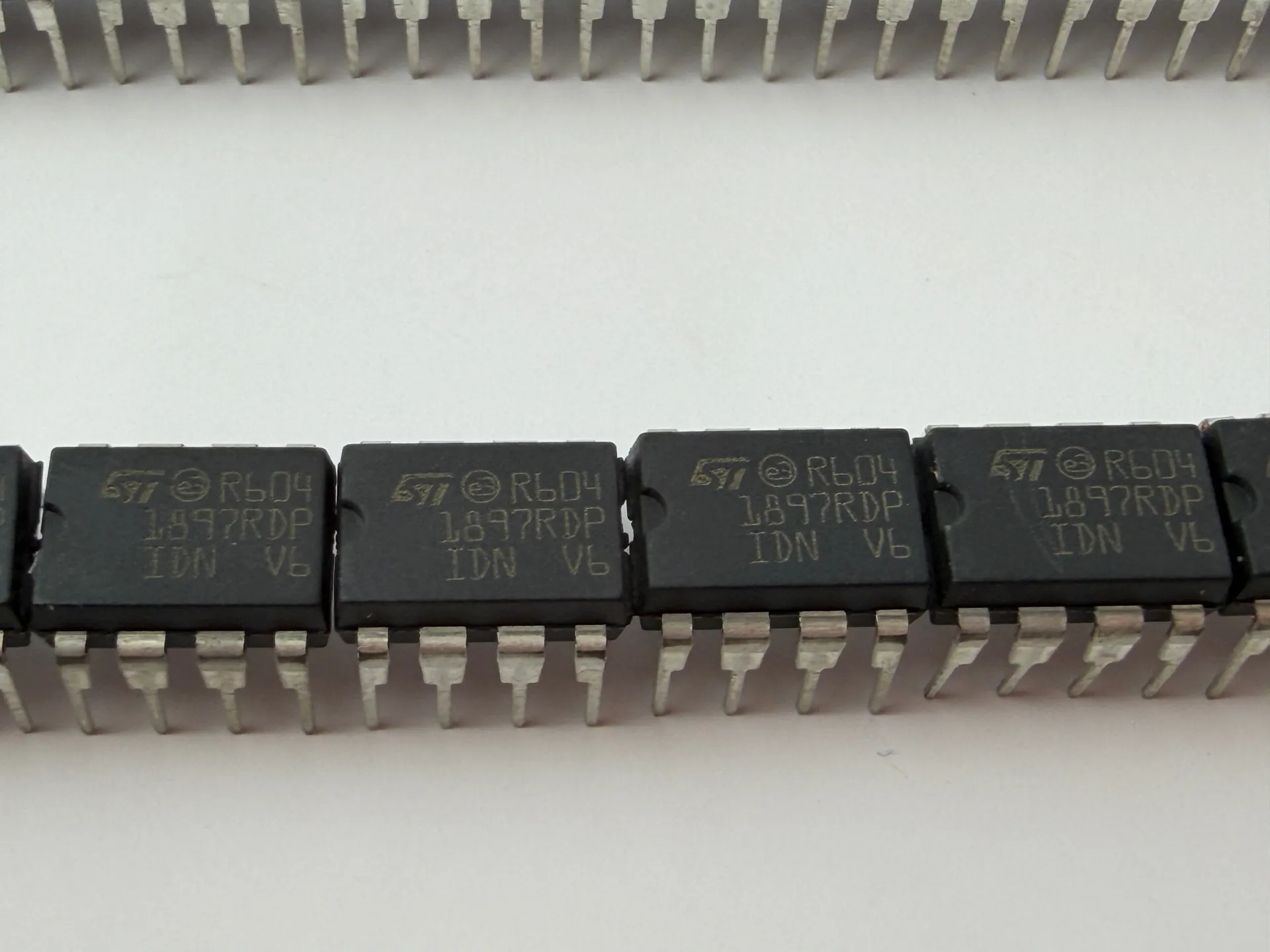 STMicroelectronics Intelligent Power Switch IC Lot 39pcs – 11x R602 1897RDP, 9x R604 1897RDP, 19x TDE1897ADP - Thumbnail 5