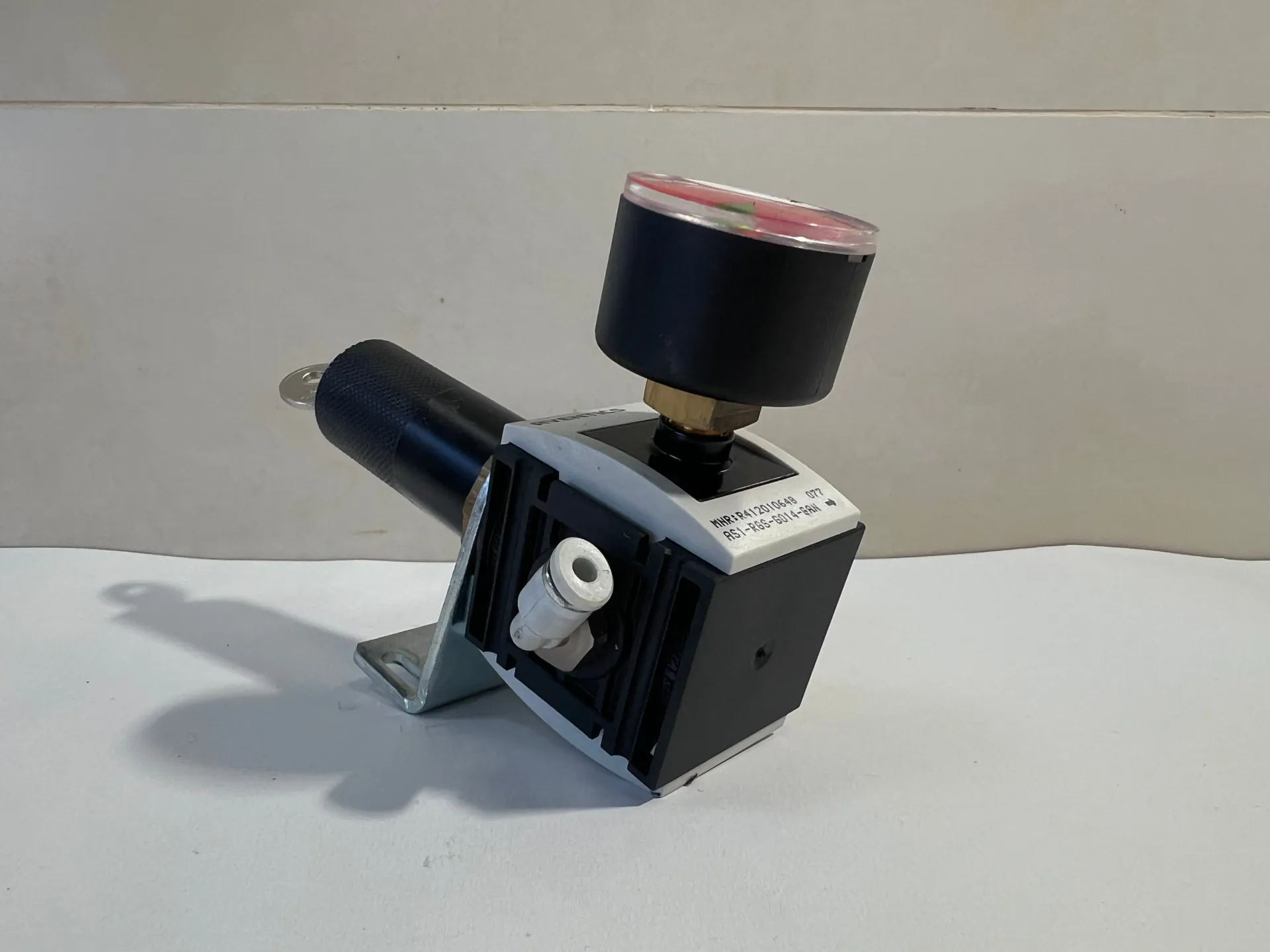 Aventics R412010648 Pressure Regulator AS1-RGS-G014-GAN with 0–10 Bar Gauge
