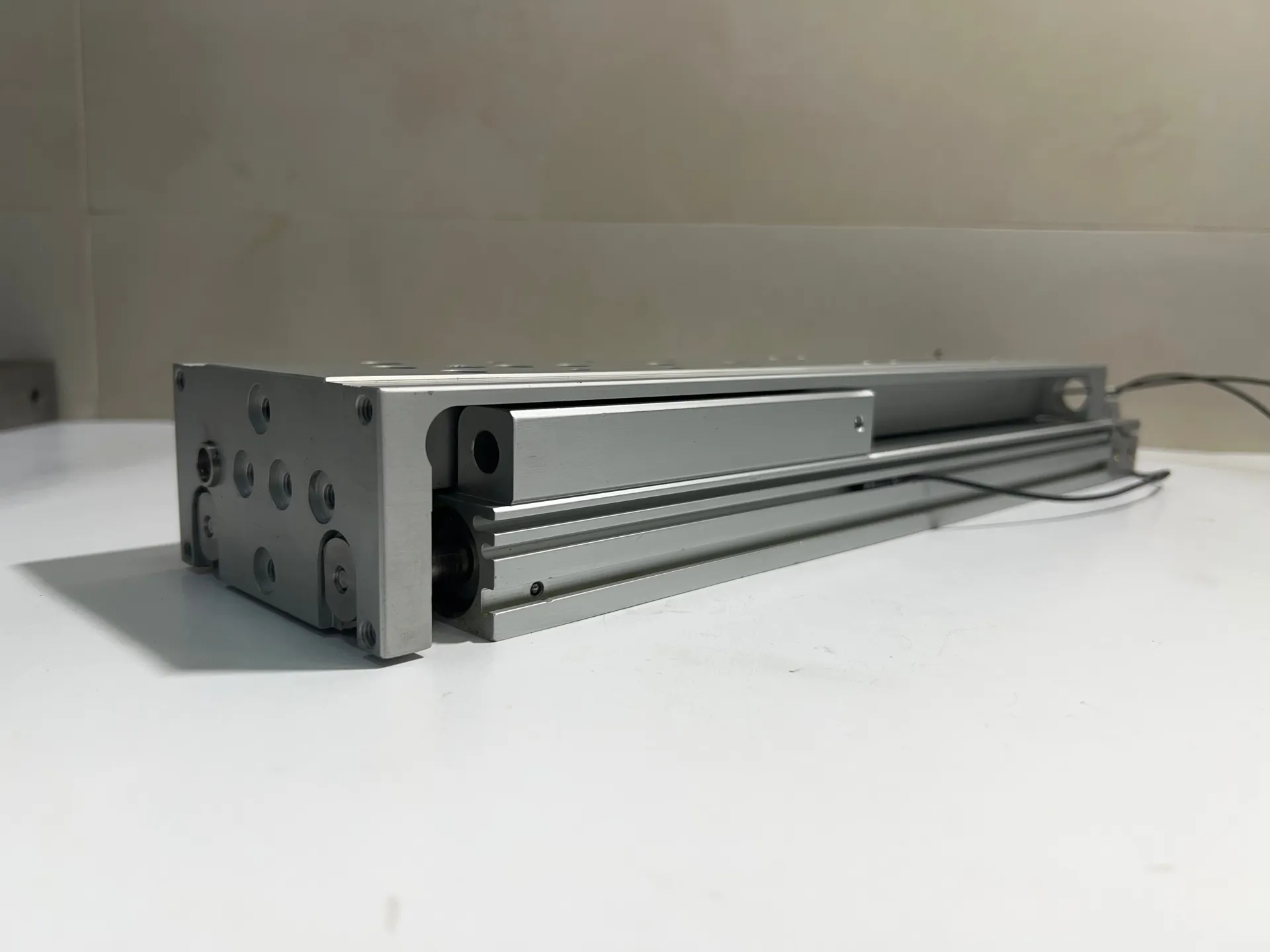 Aventics R412019043 Slide Cylinder 10Bar with Sensor & 1.2m Cable - Thumbnail 2