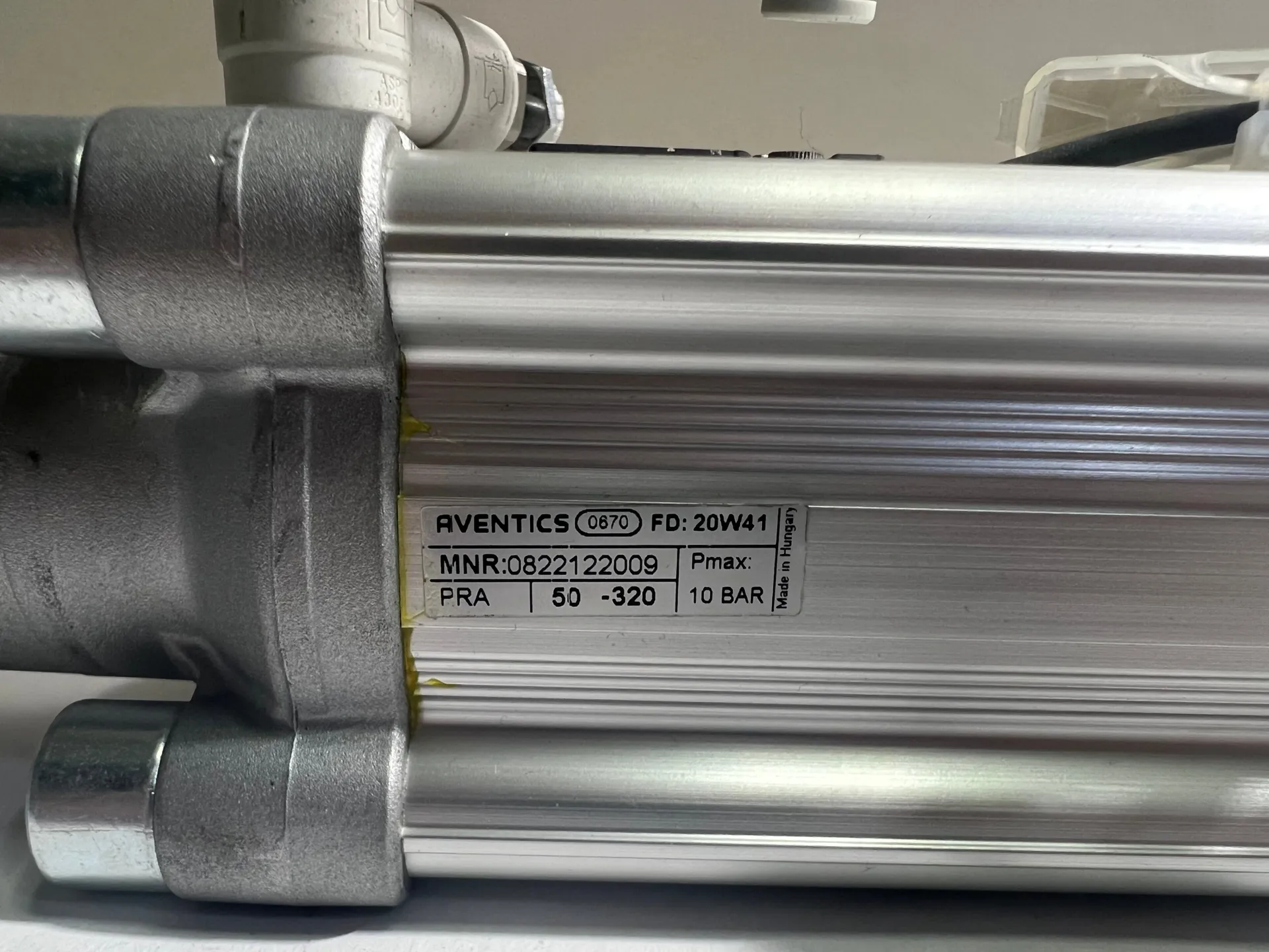 Aventics 0822122009 Pneumatic Cylinder 10 Bar - Image 1