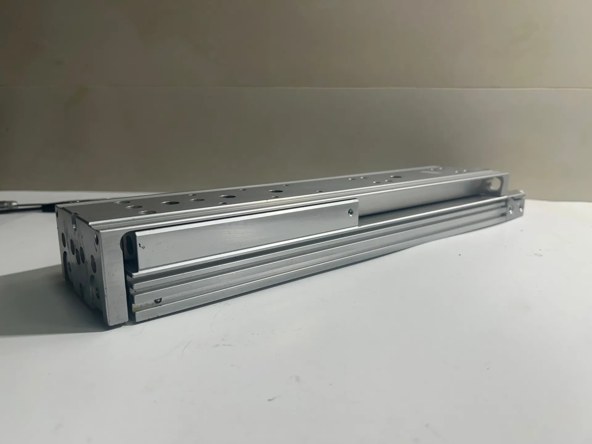 Aventics R412018919 Pneumatic Cylinder 10 Bar with 1.7m Sensor Cable - Image 1