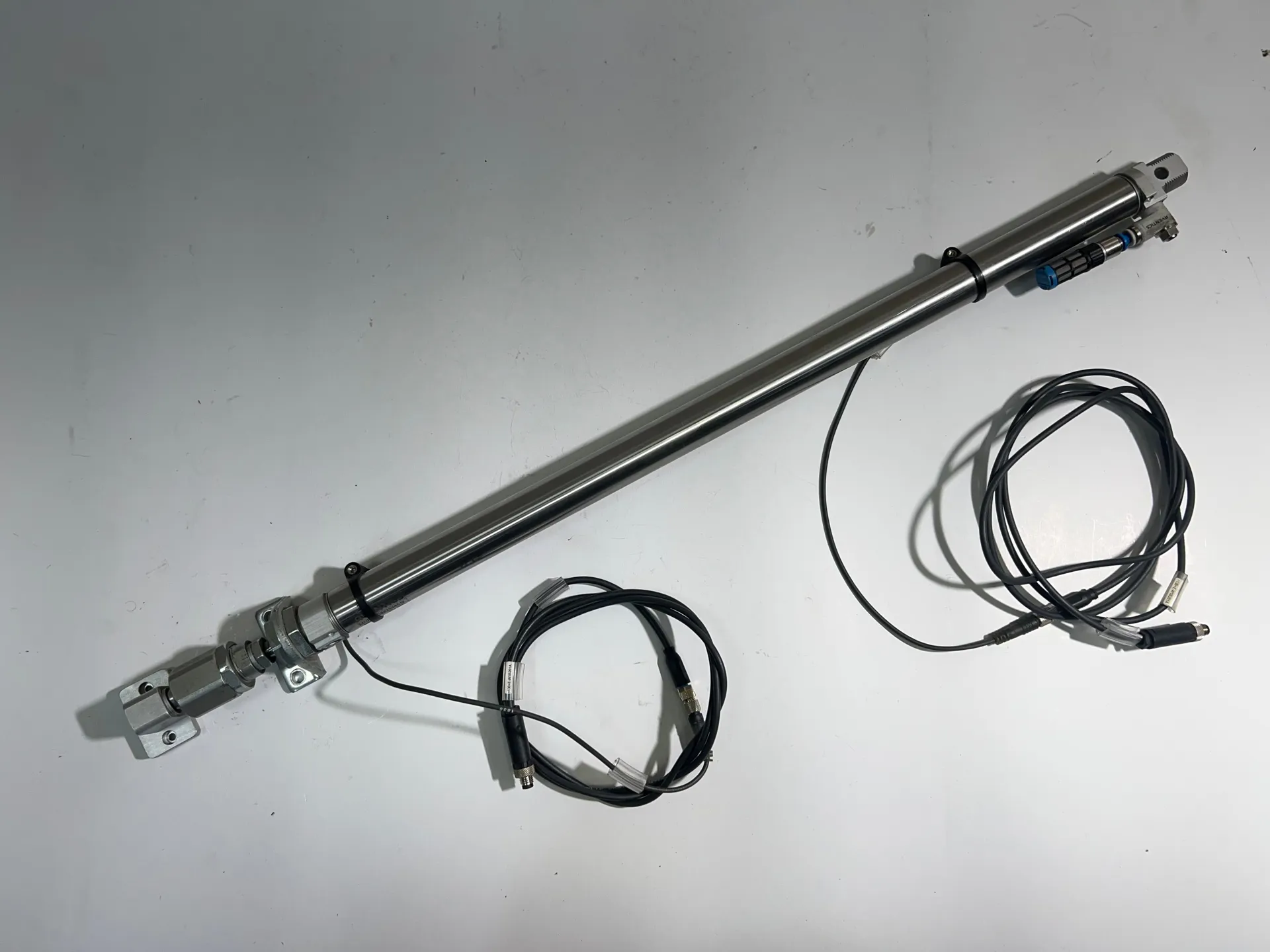 Aventics 0822334512 Pneumatic Cylinder 10Bar with 2 Sensors - Image 1