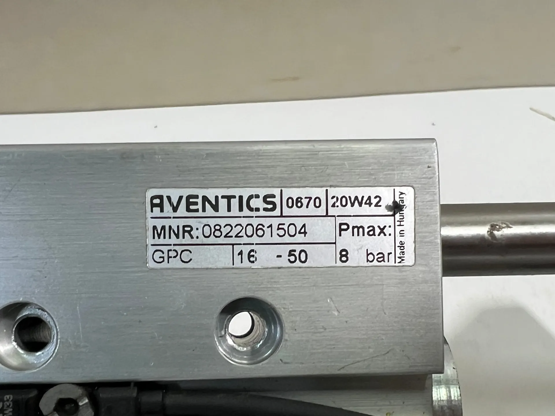 1x Aventics 0822061504 Guide Cylinder 8Bar with 2 Sensors - Image 1