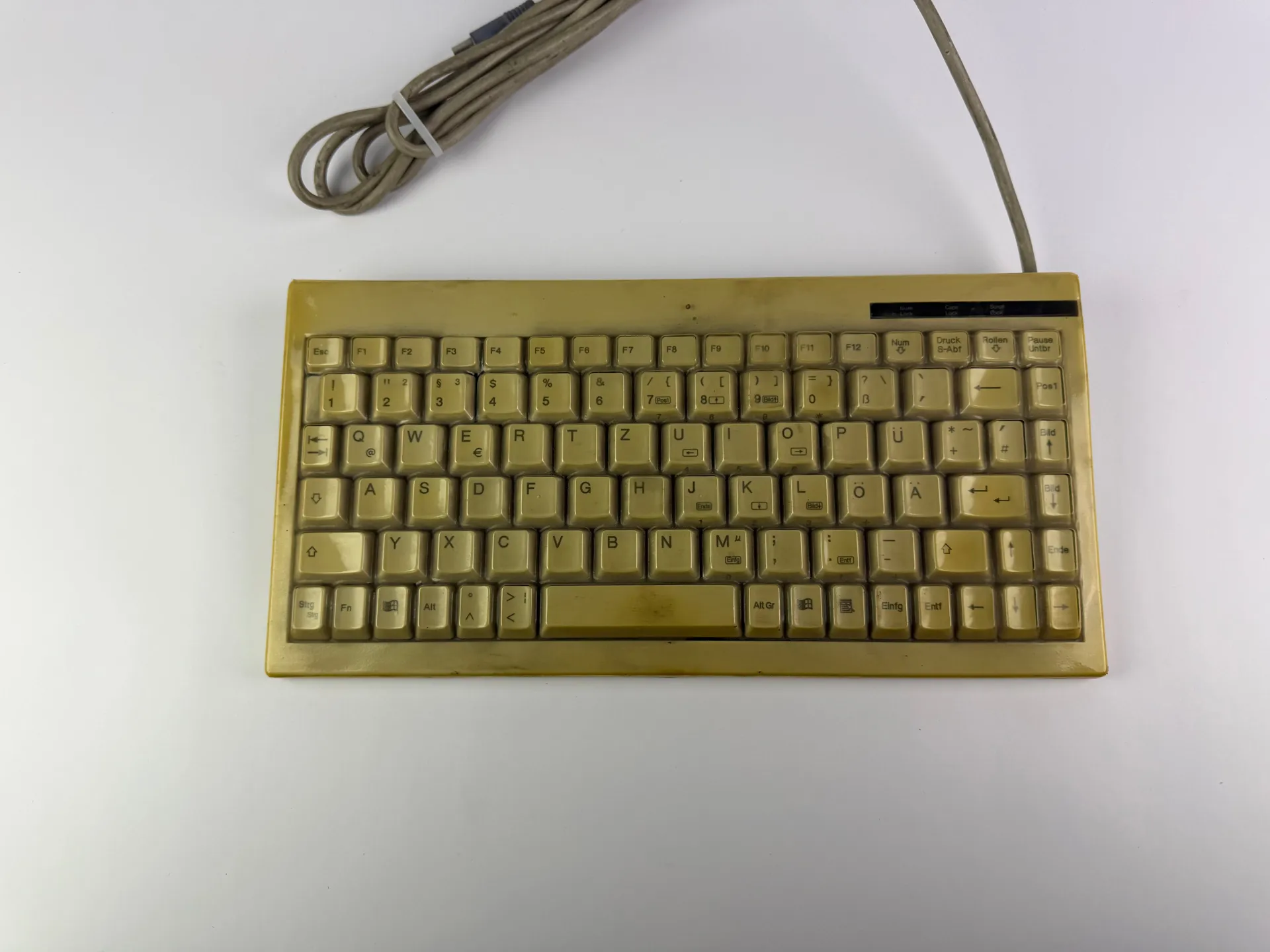 KeySonic ACK-595 Mini Keyboard – Beige (Yellowed) – 185cm Cable – German Layout - Thumbnail 2