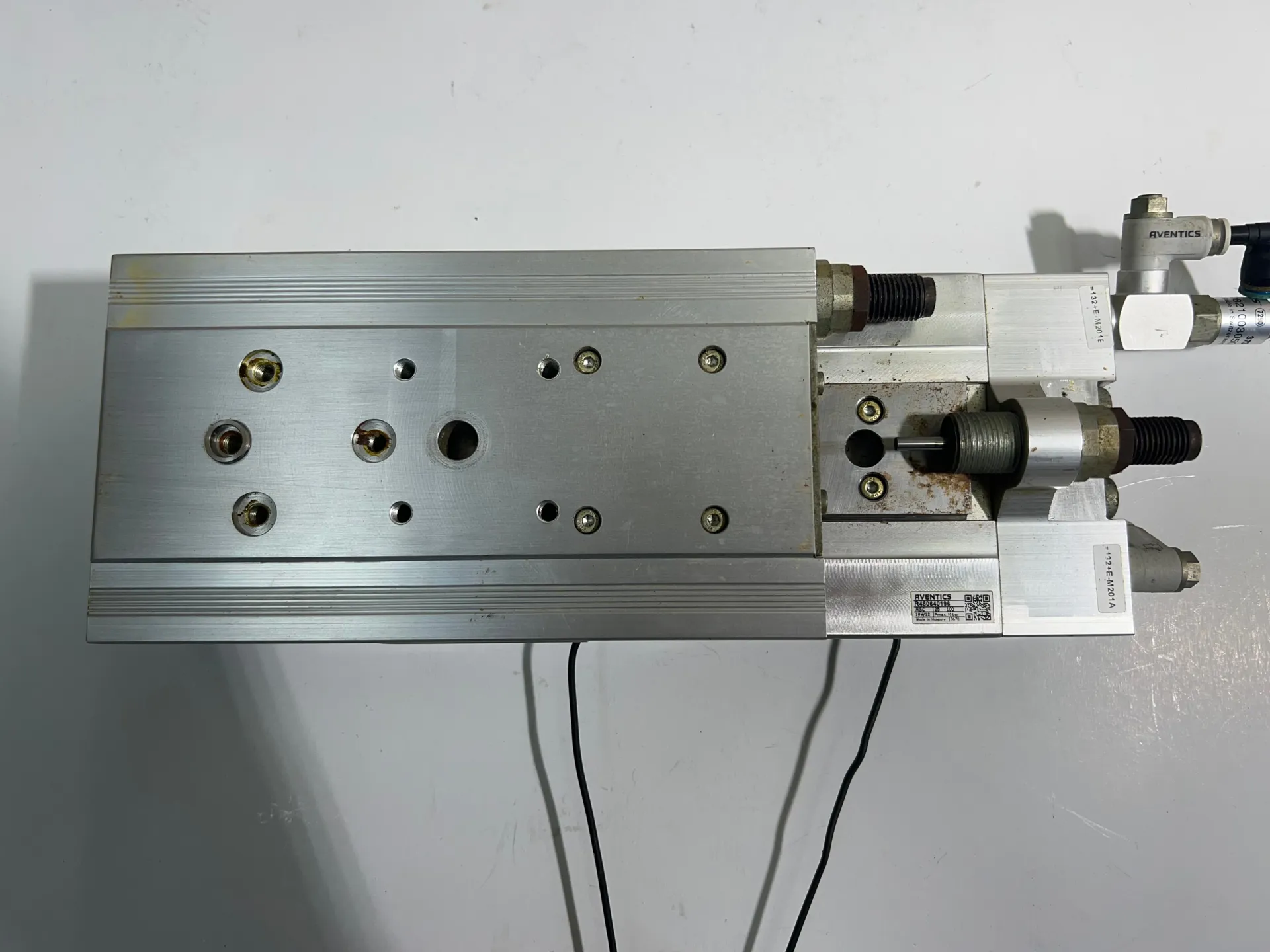 Aventics R480640198 Slide Cylinder 10Bar with 2 Sensors & 5m Cable - Thumbnail 3