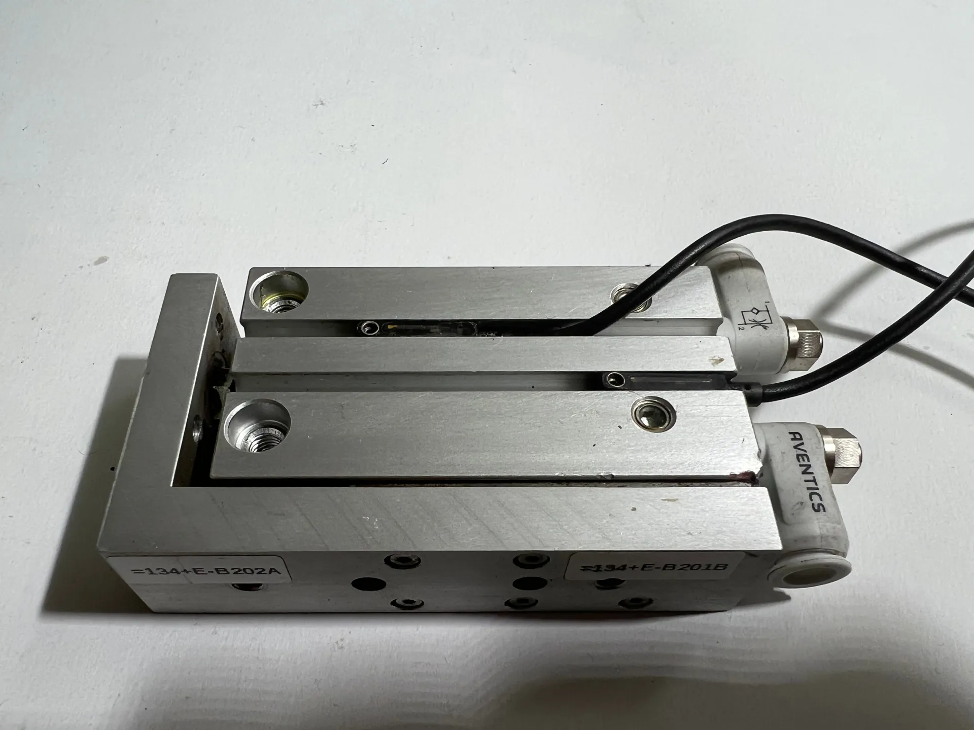 Festo SLS-10-30-P-A 170496 Slide Cylinder with 1.3m Sensor Cable - Thumbnail 3
