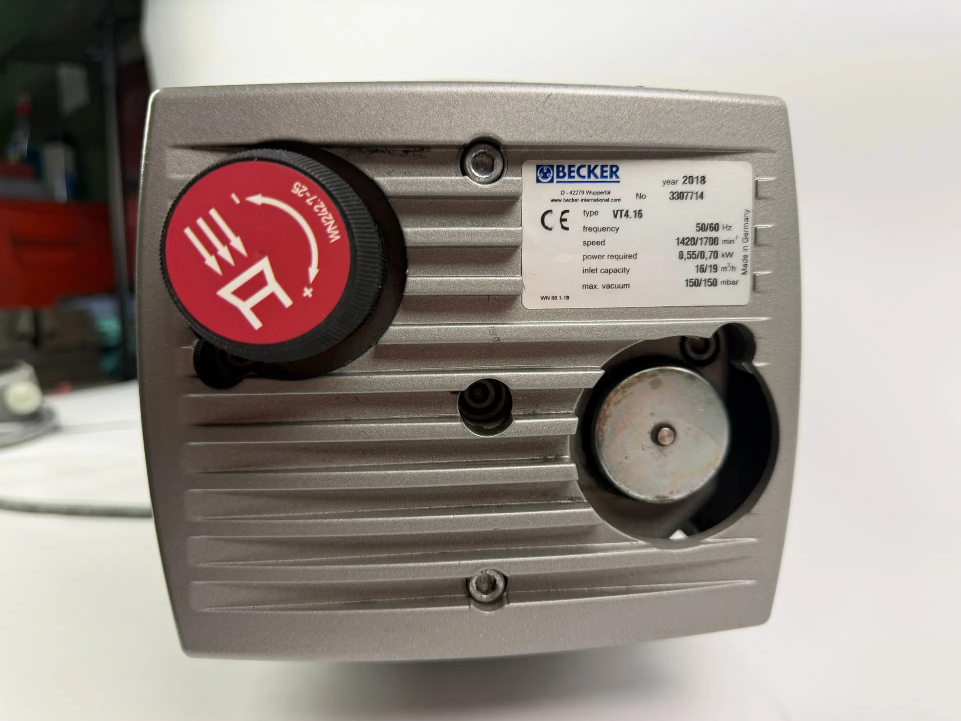 Becker VT4.16 Rotary Vane Vacuum Pump 0.55/0.70kW 16-19 m³/h 3-Phase 2018 - Thumbnail 4