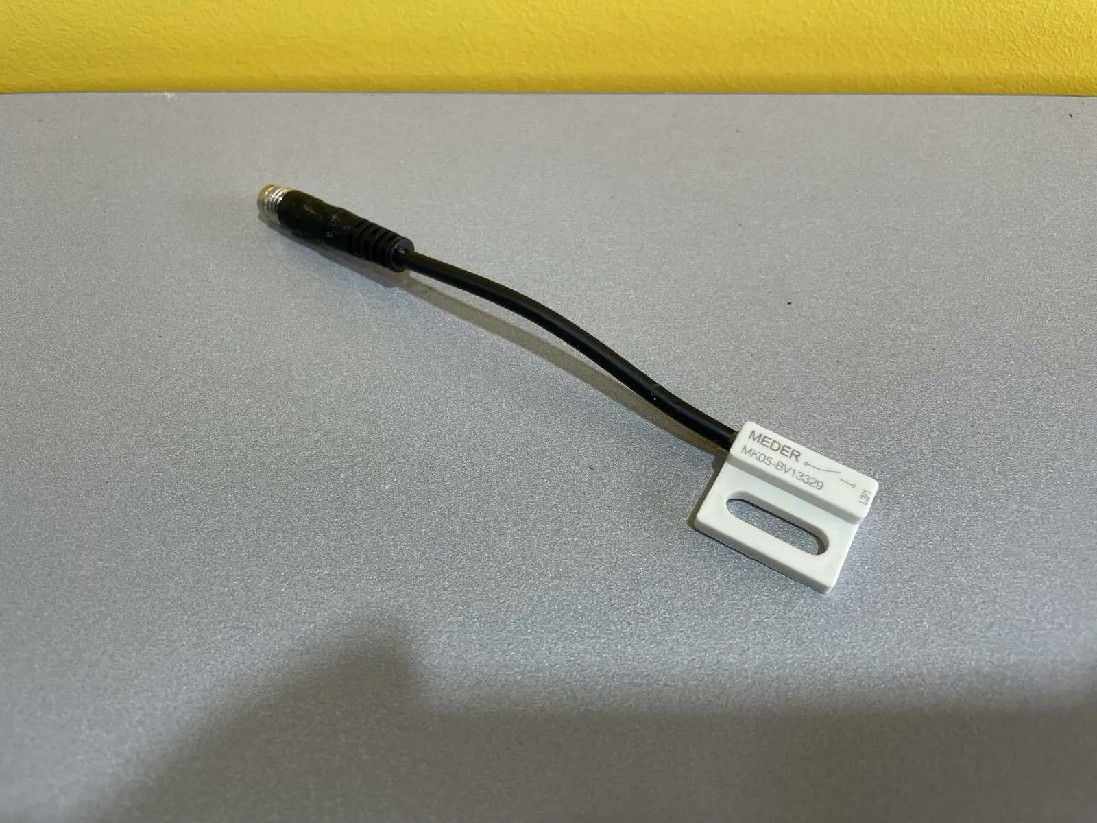 Lot of 9 Meder Proximity Sensors MK05-BV13329