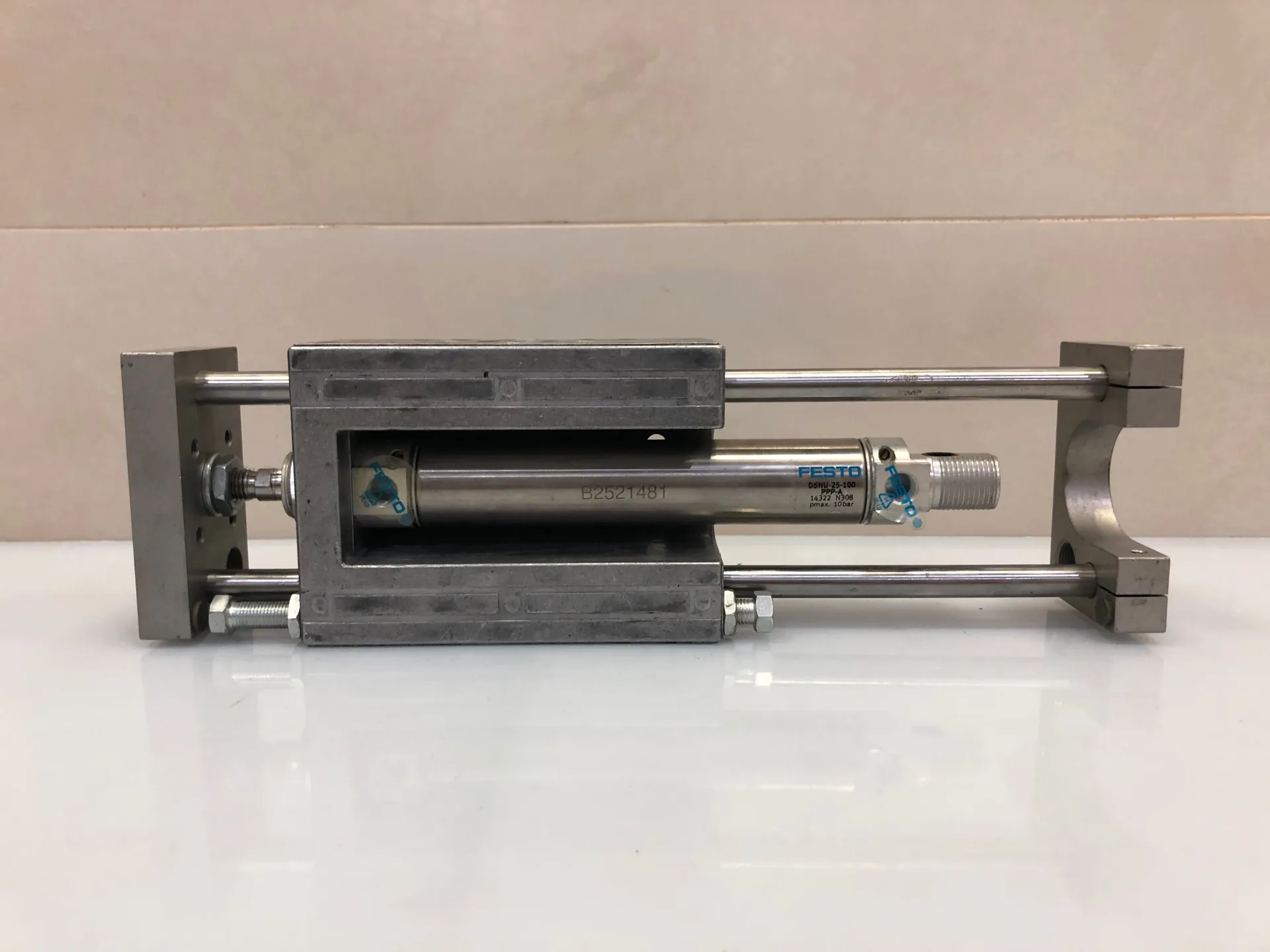 Festo SLE-25-100-KF-A-G 150092 Linear drive with Festo DSNU-25-100-PPP-A 14322 Cylinder