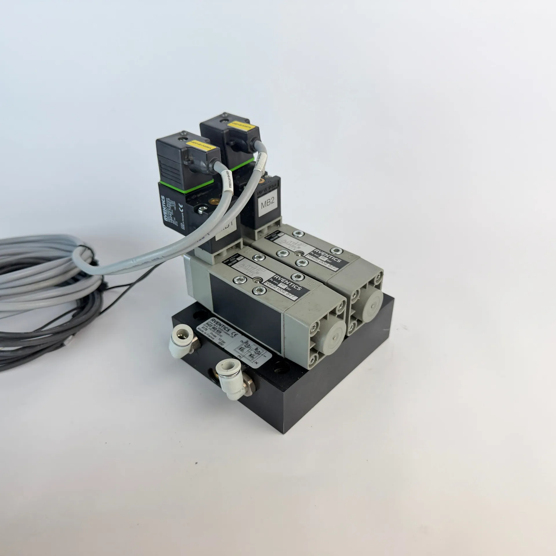 AVENTICS Dual 5/2 Directional Valve R422 002 577 w/ Island R422 003 624 Sensors Coils - Thumbnail 2