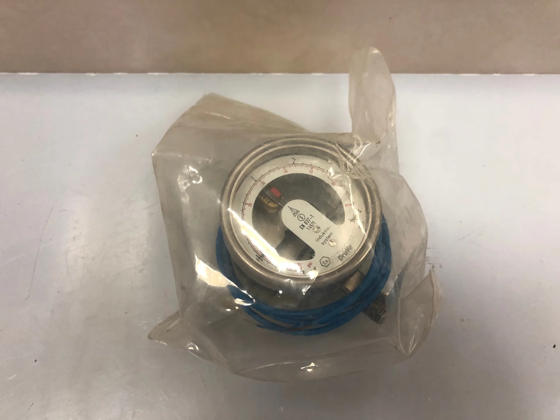 DruVa EN 837-1 Pressure Gauge with Inductive Switch – Typ I-1 Induktiv System