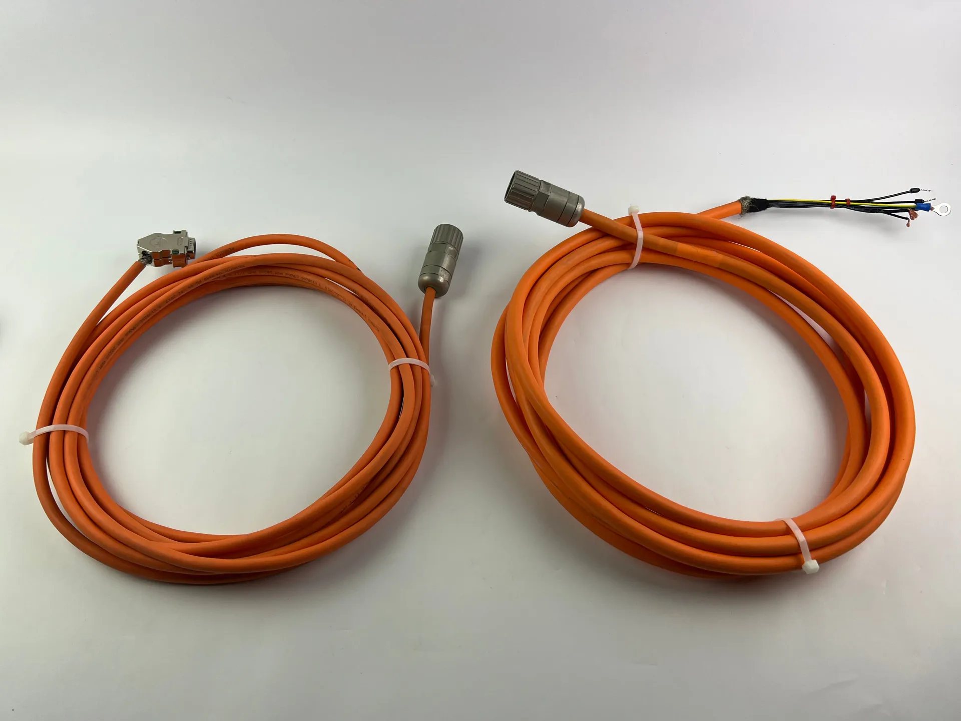 Rexroth R030513265 CKK-110-NNG1 Compact Module + R911306060 MSK040C-0600-NN-M1-UG0-NNNN Motor + 2 Cables + 2 Sensors - Thumbnail 9