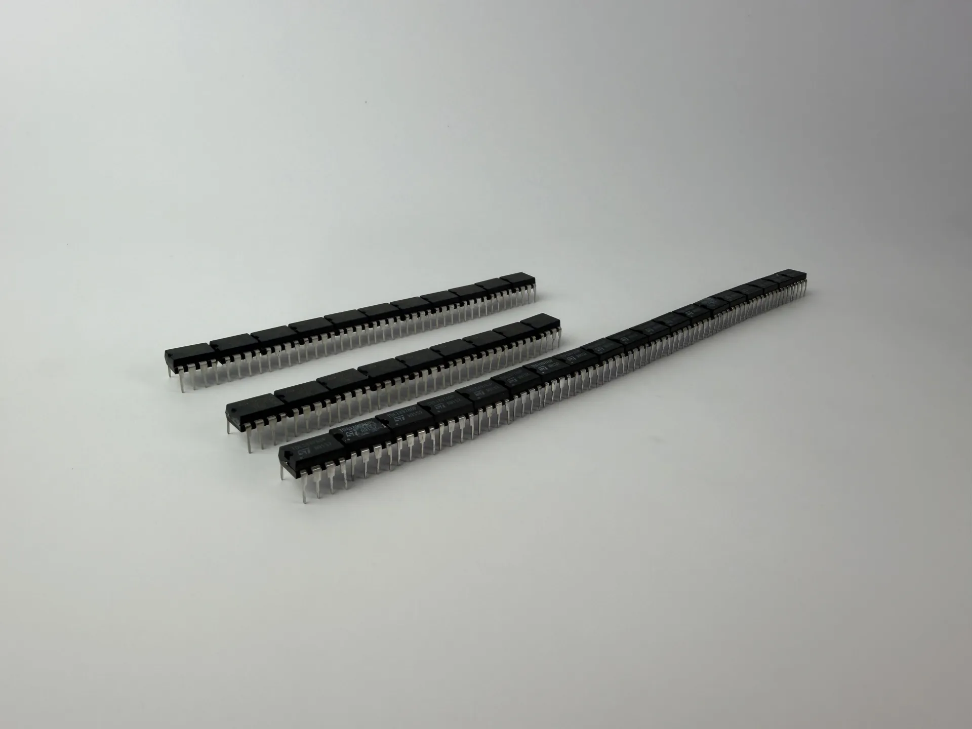 STMicroelectronics Intelligent Power Switch IC Lot 39pcs – 11x R602 1897RDP, 9x R604 1897RDP, 19x TDE1897ADP - Thumbnail 10