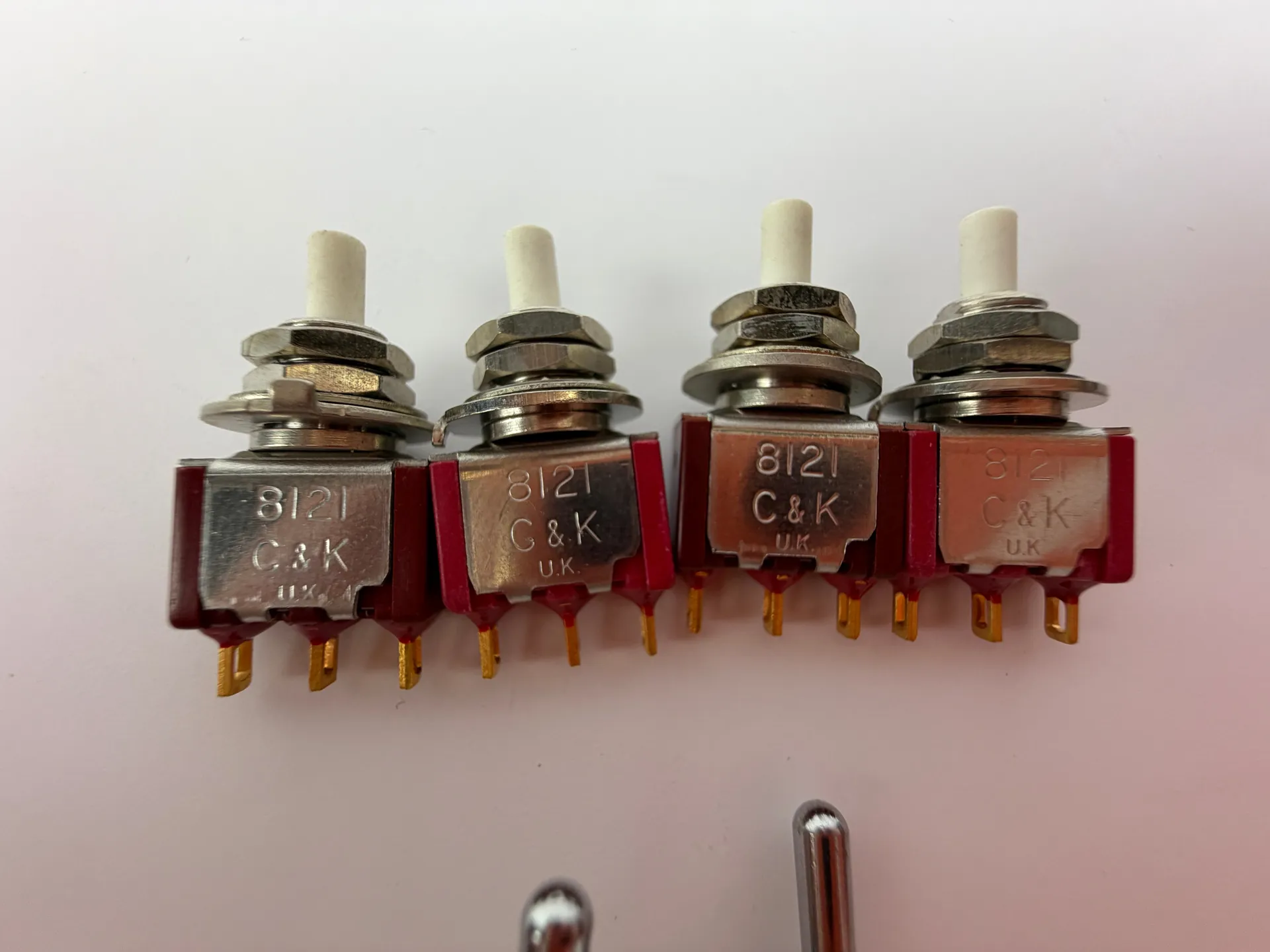 Lot of 6 C&K Switches 4x 8121 Push Button + 2x 7101 Toggle Panel Mount - Thumbnail 2
