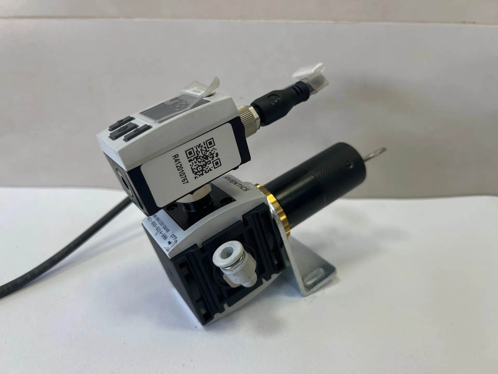Rexroth Aventics R412010648 Pressure Regulator with R412010767 Pressure Sensor + LCD & 0.5m Cable - Thumbnail 2