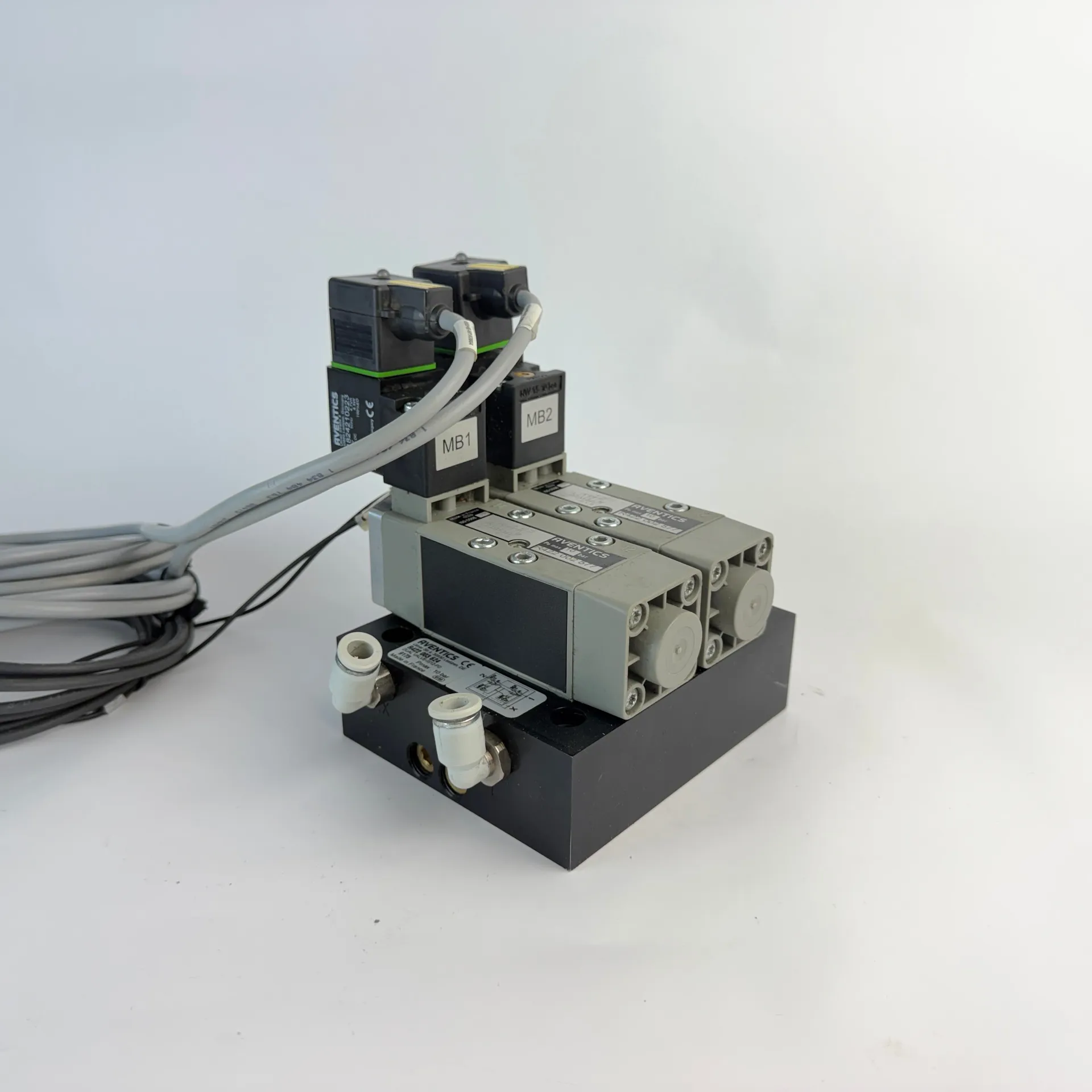 AVENTICS Dual 5/2 Directional Valve R422 002 577 w/ Island R422 003 624 Sensors Coils - Image 1