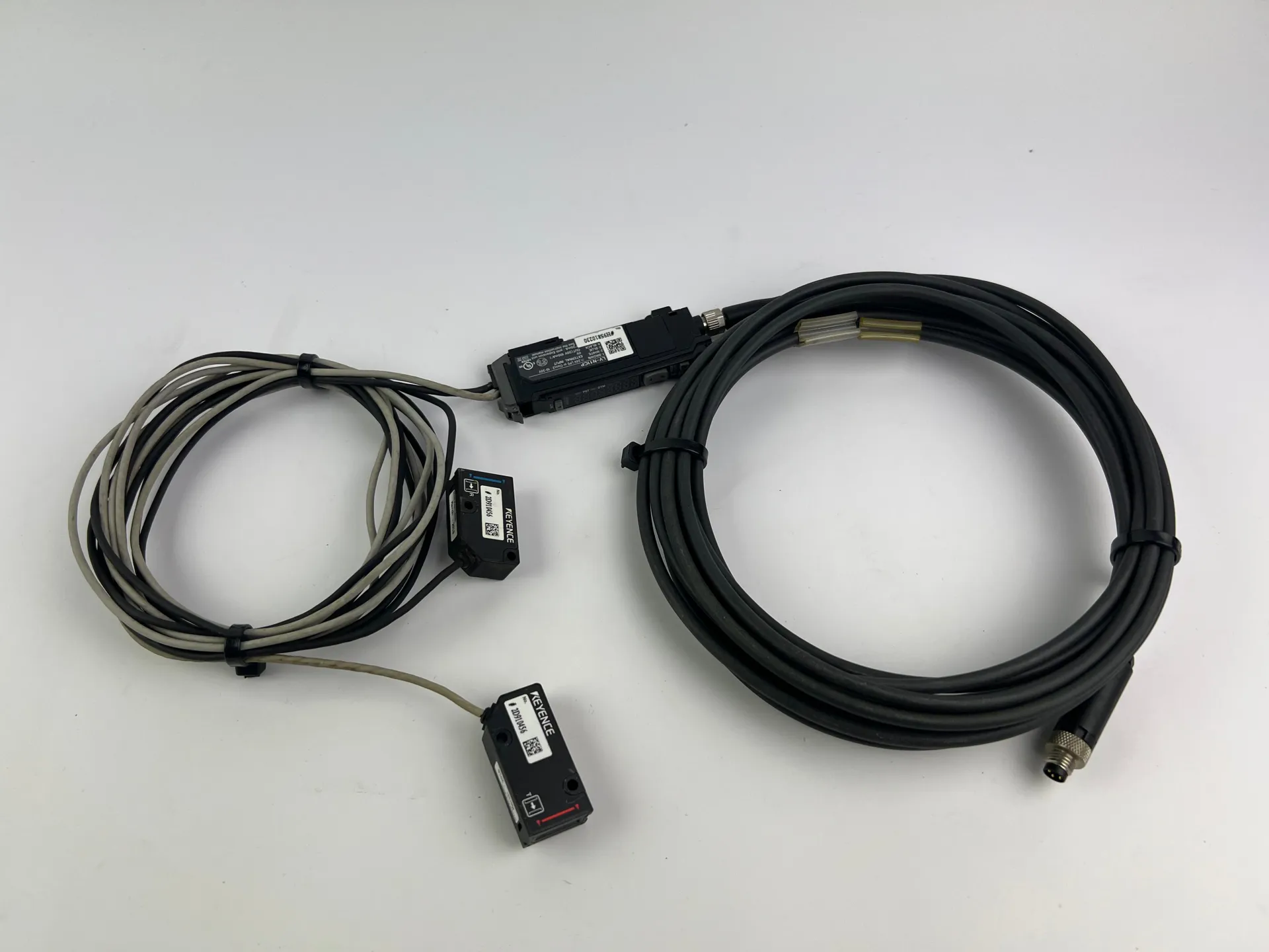 1x Keyence LV-N11CP Digital Laser Sensor + 2x LV-NH100 Sensor Heads 5m Cable - Image 1
