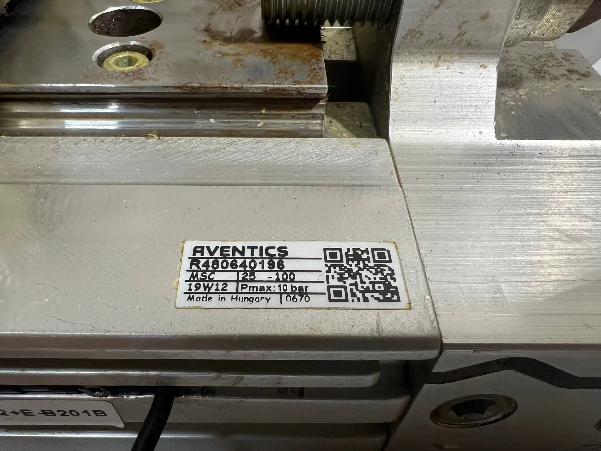 Aventics R480640198 Slide Cylinder 10Bar with 2 Sensors & 5m Cable - Thumbnail 4