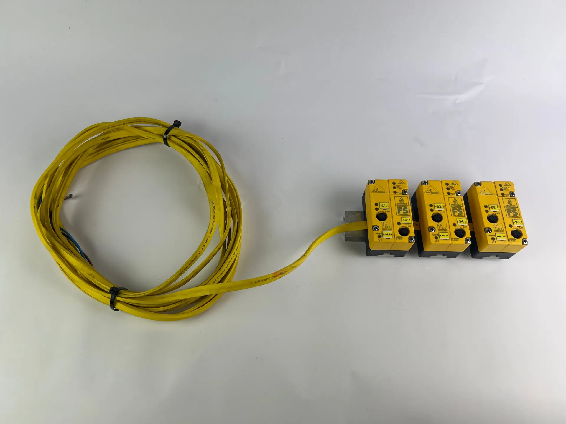 3x IFM AC005S Safe AS-Interface ClassicLine Module + 6m Cable - Thumbnail 3