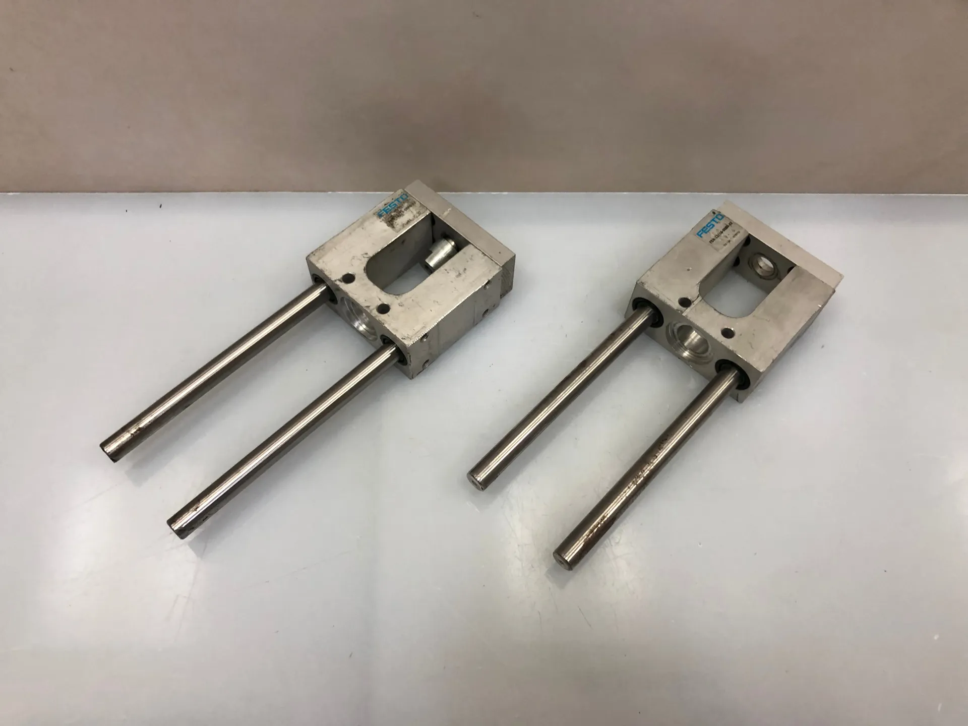 1x Festo FEN-12/16-0080-KF Cylinder Guide Unit - Image 1