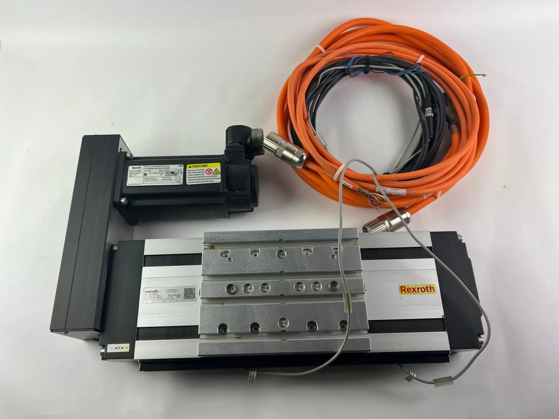 Rexroth R030520403 CKK-145-NNG1 Compact Module + R911306060 MSK040C-0600-NN-M1-UG0-NNNN Motor + 2 Cables + Sensors - Image 1