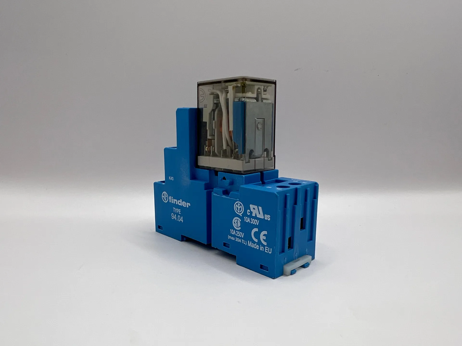 1x Finder 94.04 Relay Socket - Image 1