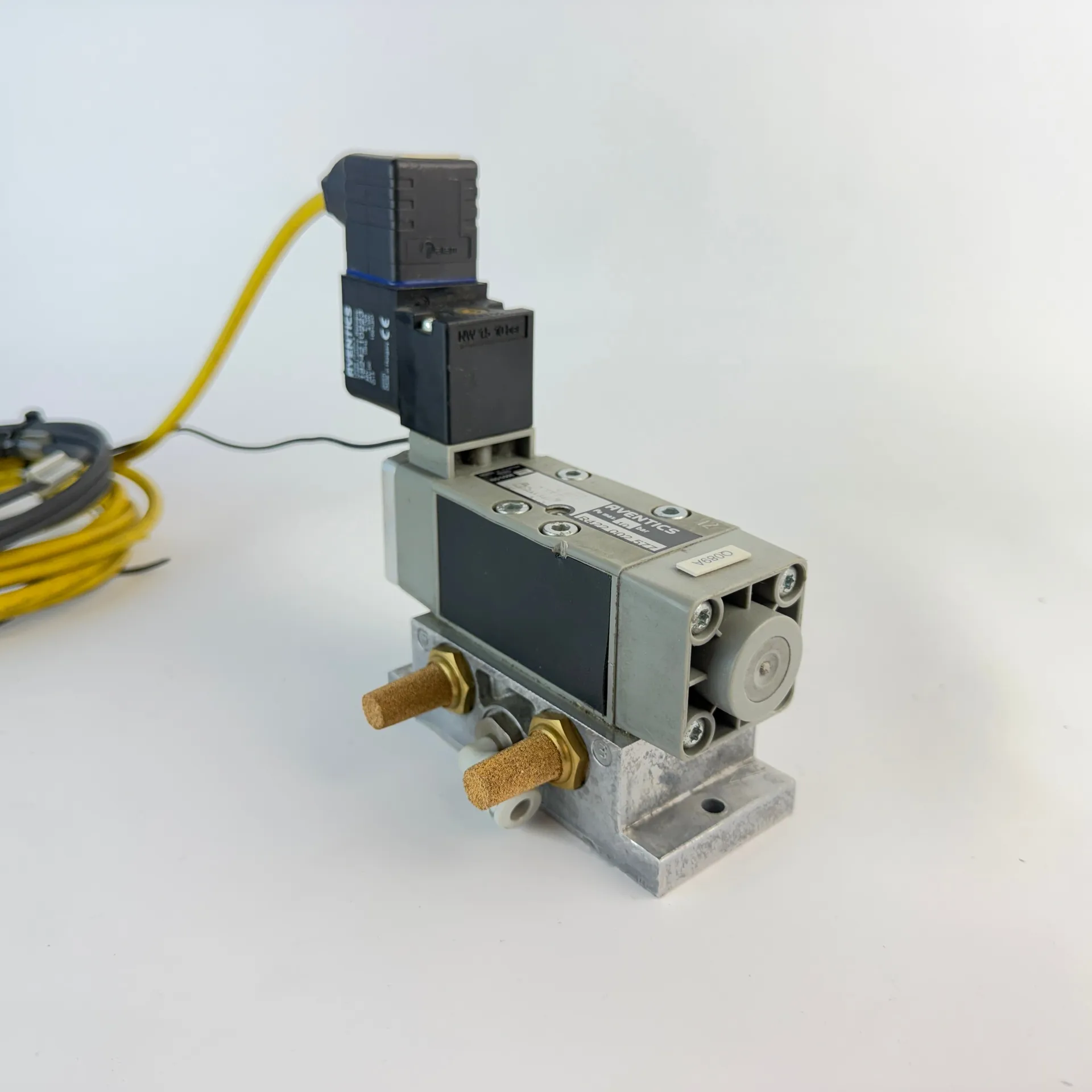 AVENTICS R422 002 577 Pneumatic Valve w/ Coil 1824210223 Sensor 275cm Cable - Thumbnail 2