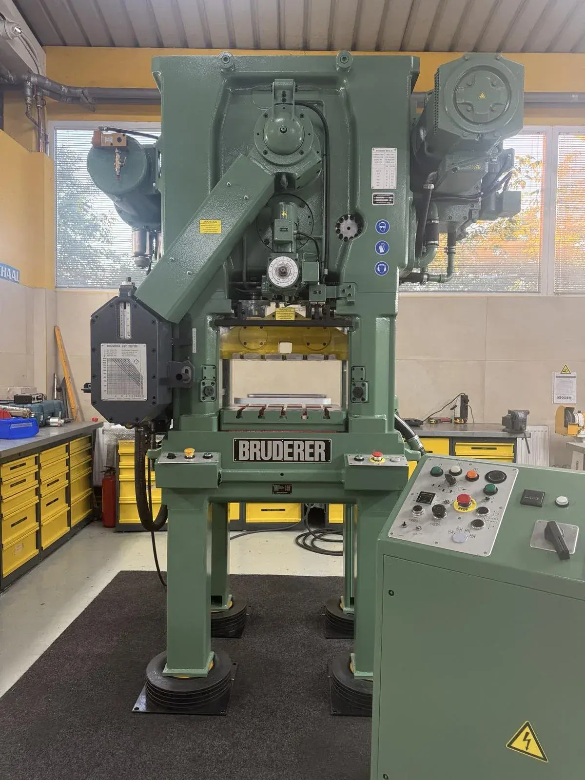 Bruderer BSTA 25 High-Speed Stamping Press 250 kN with BBV 202/120 Feeder - Thumbnail 3