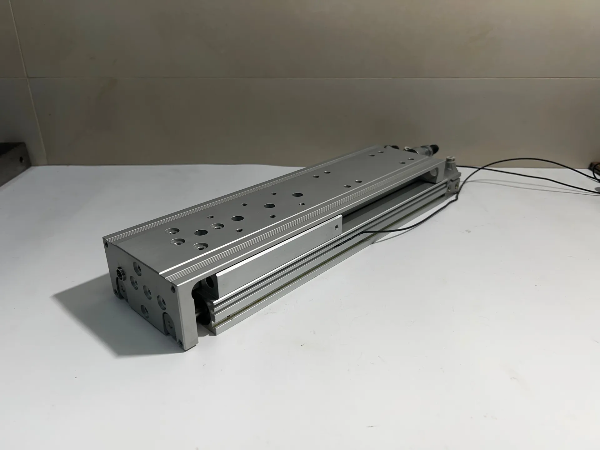 Aventics R412019043 Slide Cylinder 10Bar with Sensor & 1.2m Cable - Image 1