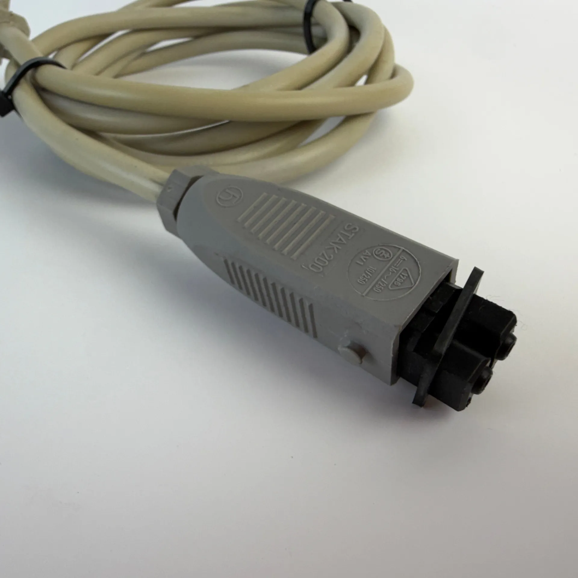 Hirschmann STAK 200 932037106 2+PE Female Power Connector Cable 1.7m Schuko - Thumbnail 4