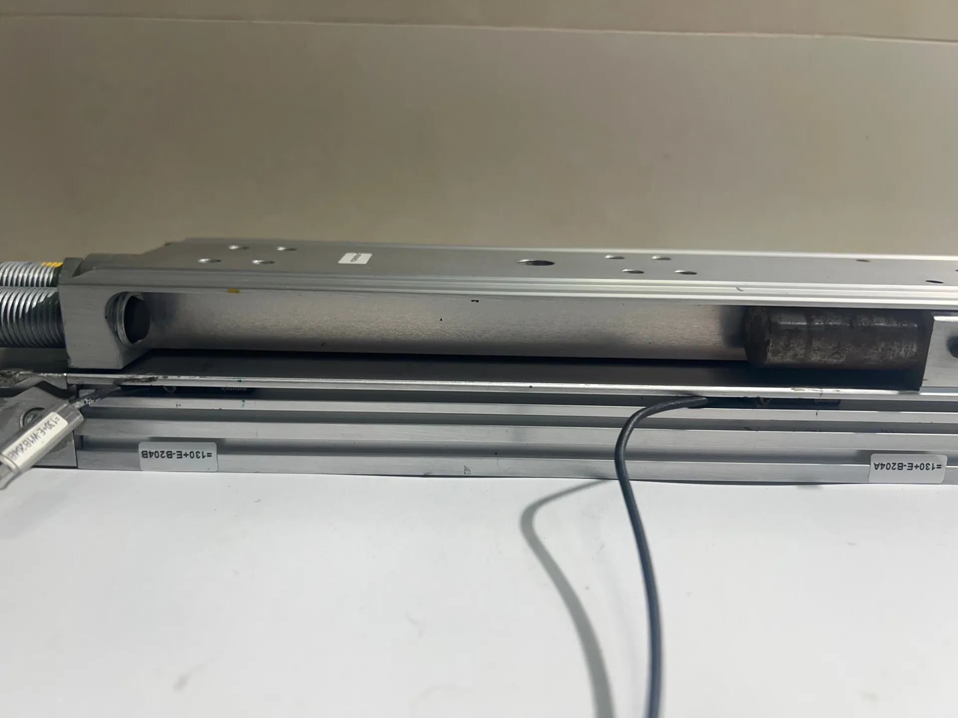 Aventics R412018919 Pneumatic Cylinder 10 Bar with 1.7m Sensor Cable - Thumbnail 3