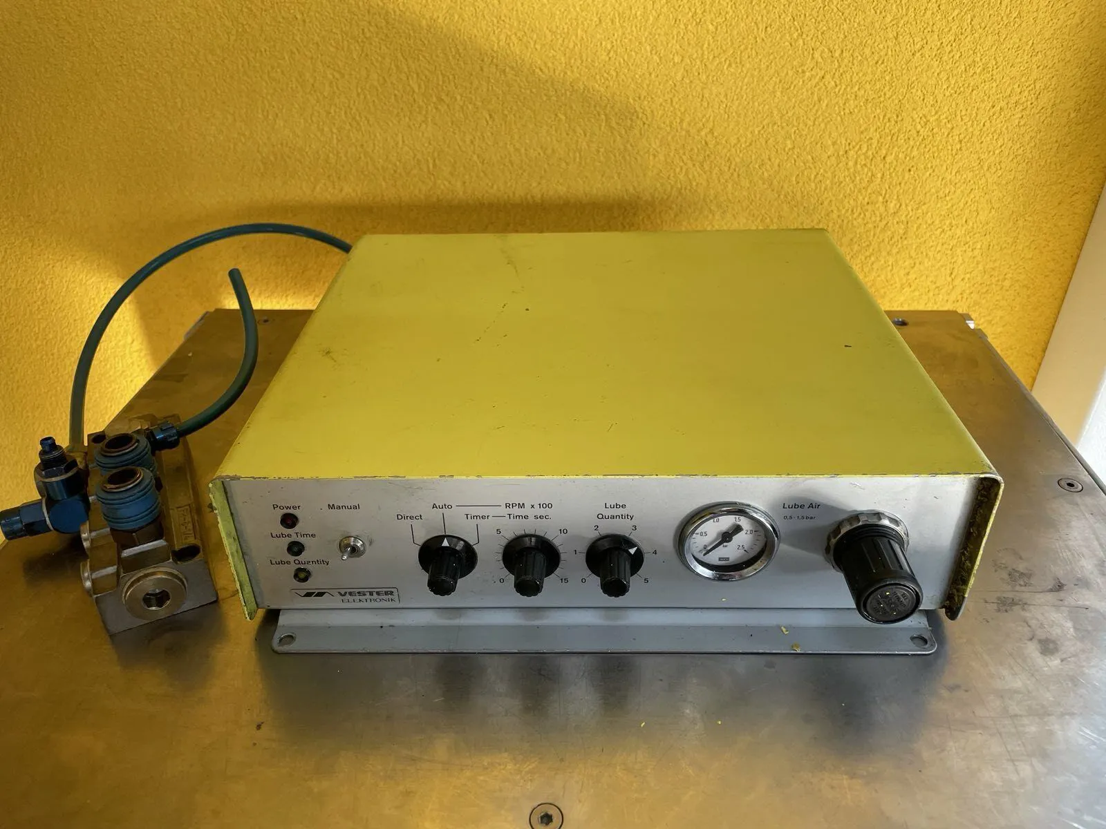 Vester Elektronik SSL A6/2 Strip oil lubricator - Image 1