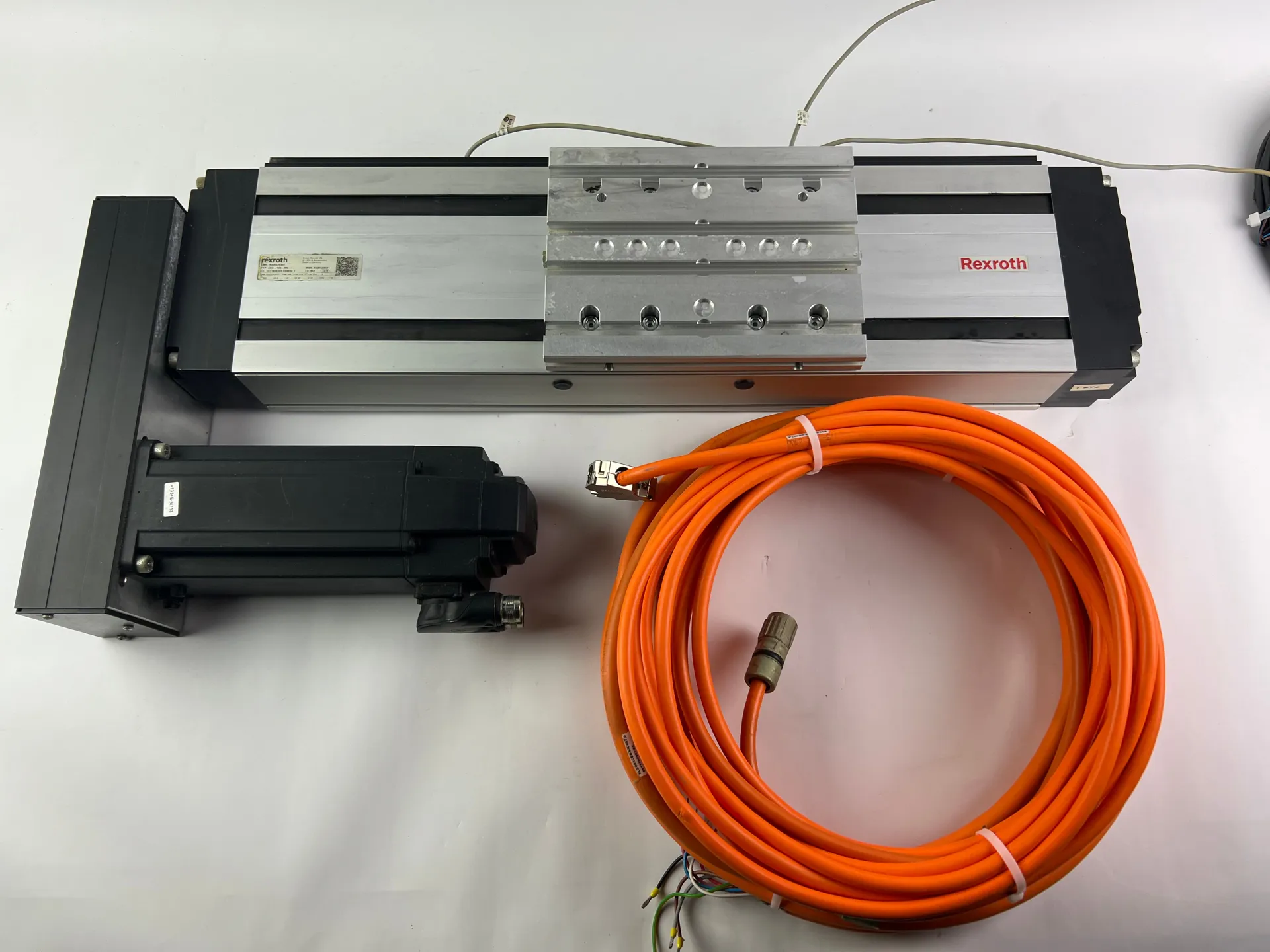 Rexroth R030520401 CKK-145-NN-1 Compact Module + R911384533 MS2N04-D0BQN-BMDH0-NNNNE-NN Motor + 2 Cables + 2 Sensors - Thumbnail 4