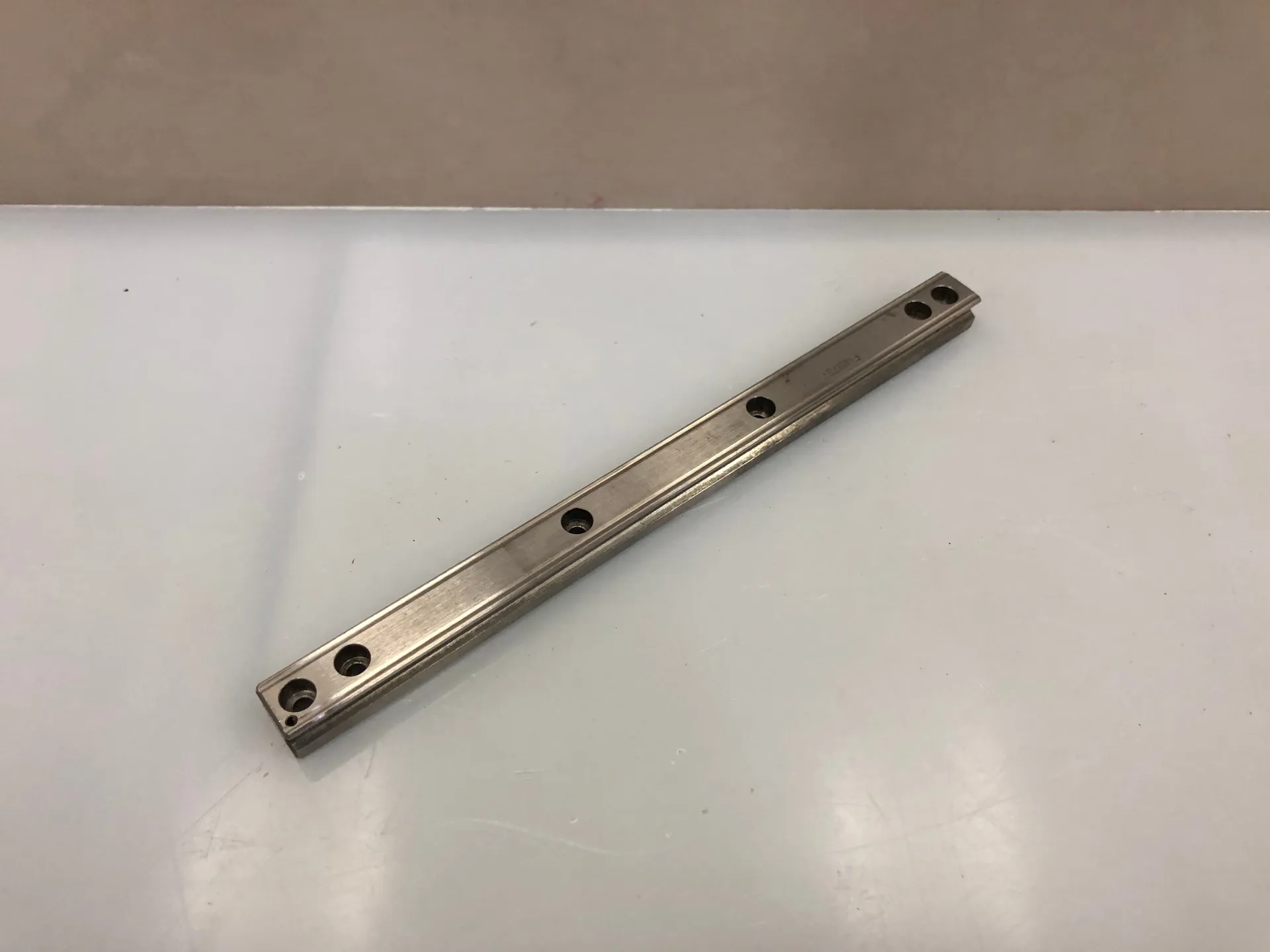 THK Linear Guide Rail 220mm – Model FN6I737 Precision Rail - Image 1