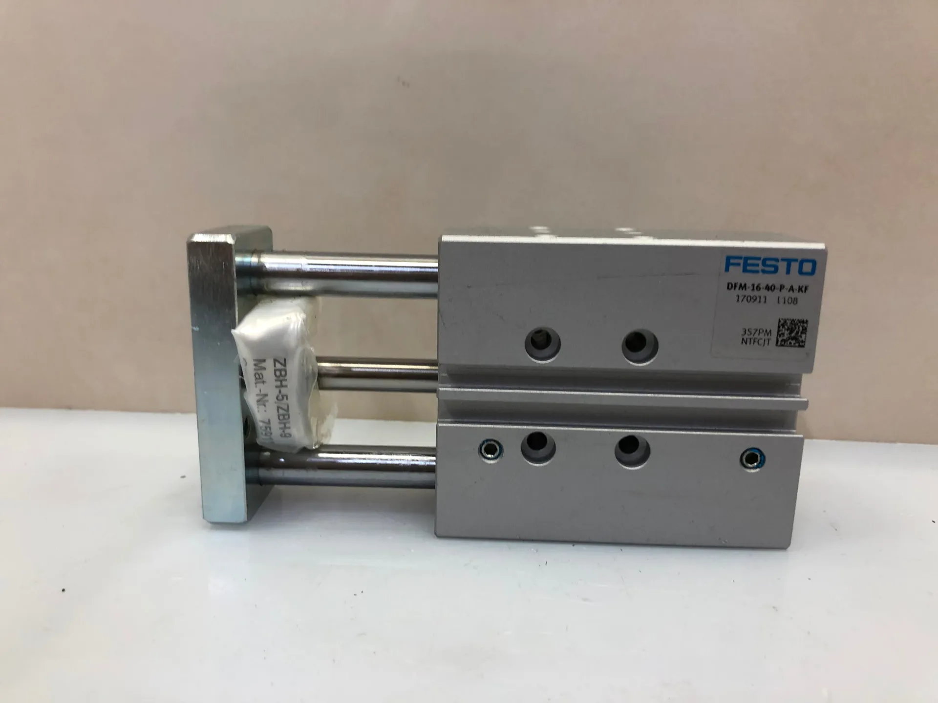 FESTO DFM-16-40-P-A-KF 170911 Guided Actuator New - Thumbnail 3