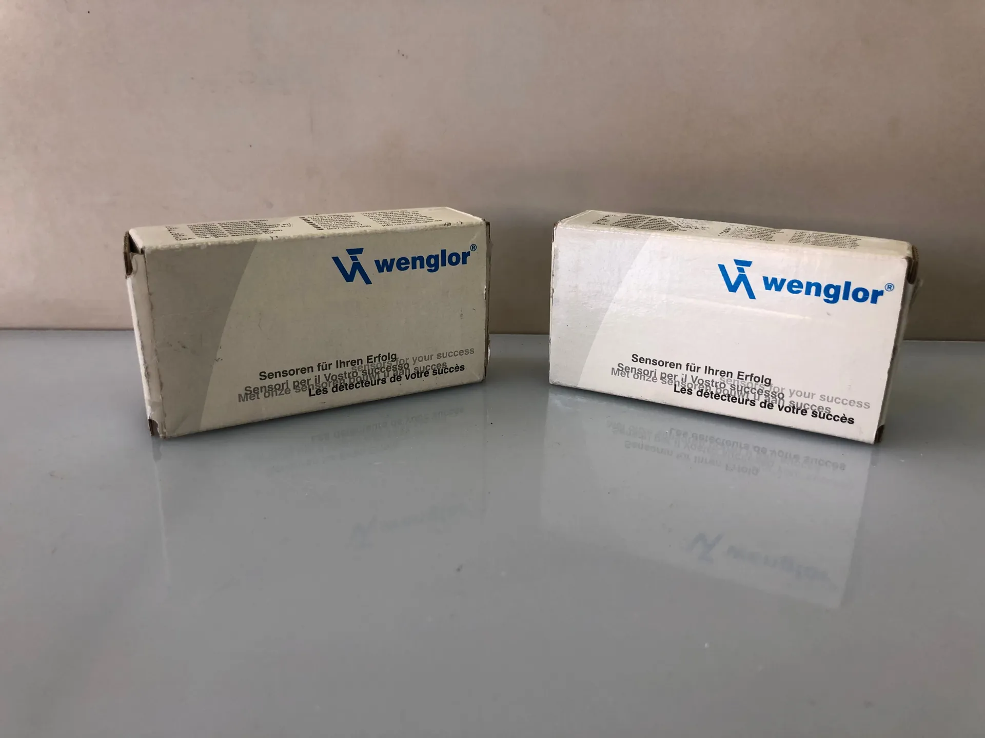 Wenglor XR96PCT2 Retro-Reflective Laser Sensor – Photoelectric Switch, 10m Range, PNP - Image 1