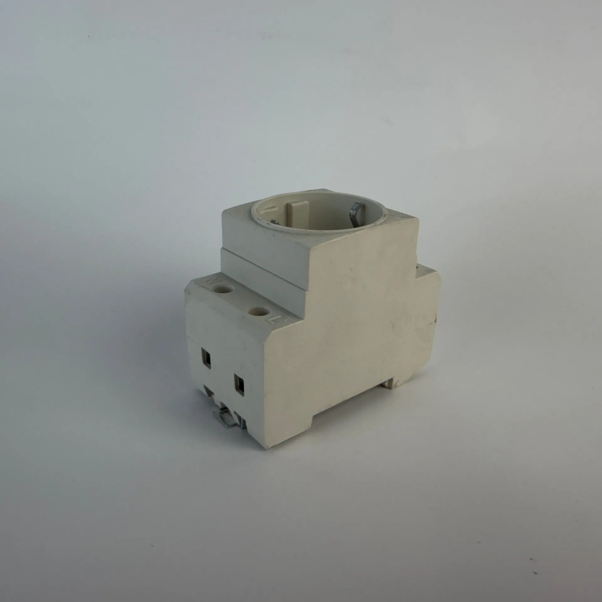 Tracon Electric C60-DAO DIN Rail Schuko Socket 230V 16A 2P+E - Thumbnail 3