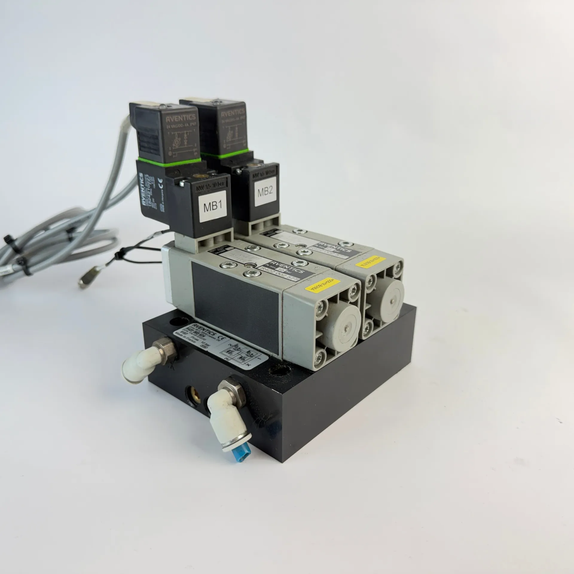 AVENTICS Dual 5/2 Directional Valve R422 002 577 w/ Island R422 003 624 Sensors Coils - Image 1