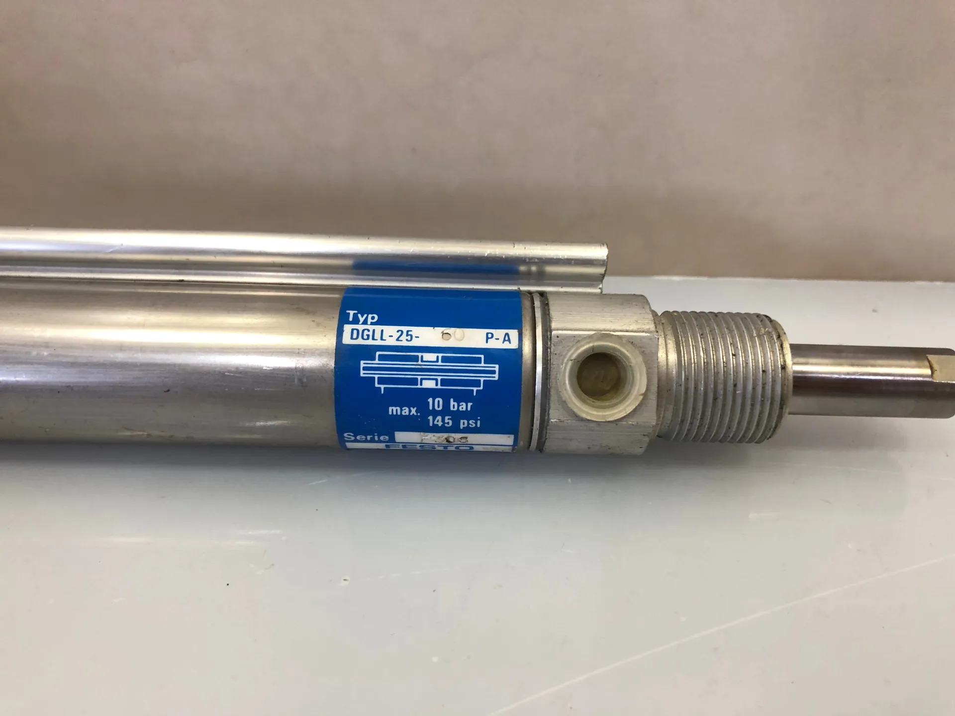 Festo DGLL-25-60-P-A Pneumatic Cylinder 25mm Bore 60mm Stroke - Image 1