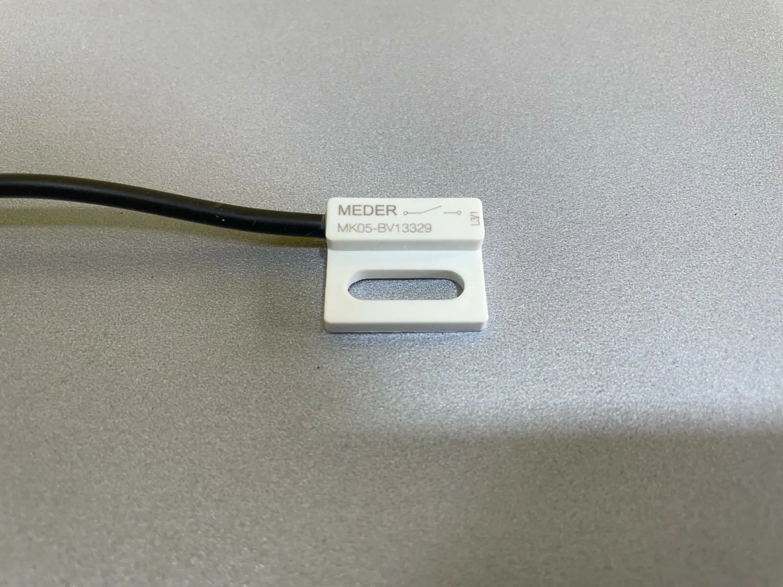 Lot of 9 Meder Proximity Sensors MK05-BV13329 - Image 1