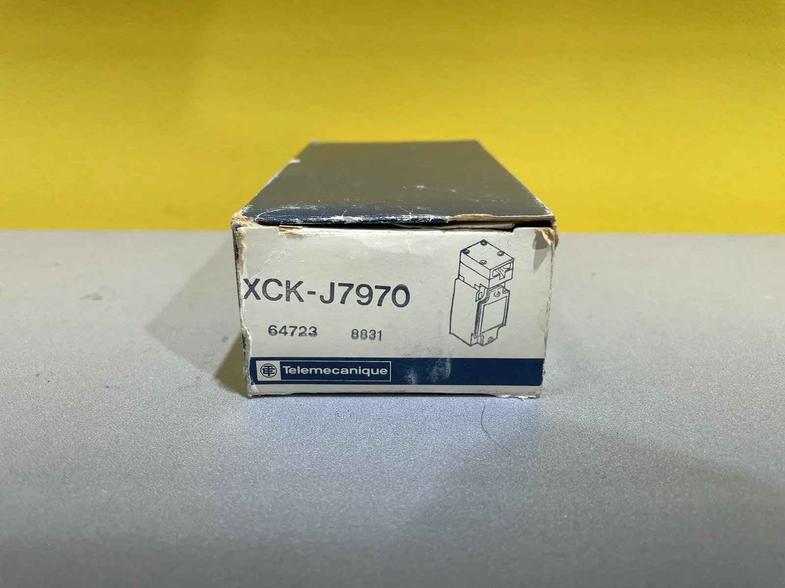 Telemecanique XCKJ7970 Industrial Control System - Thumbnail 3