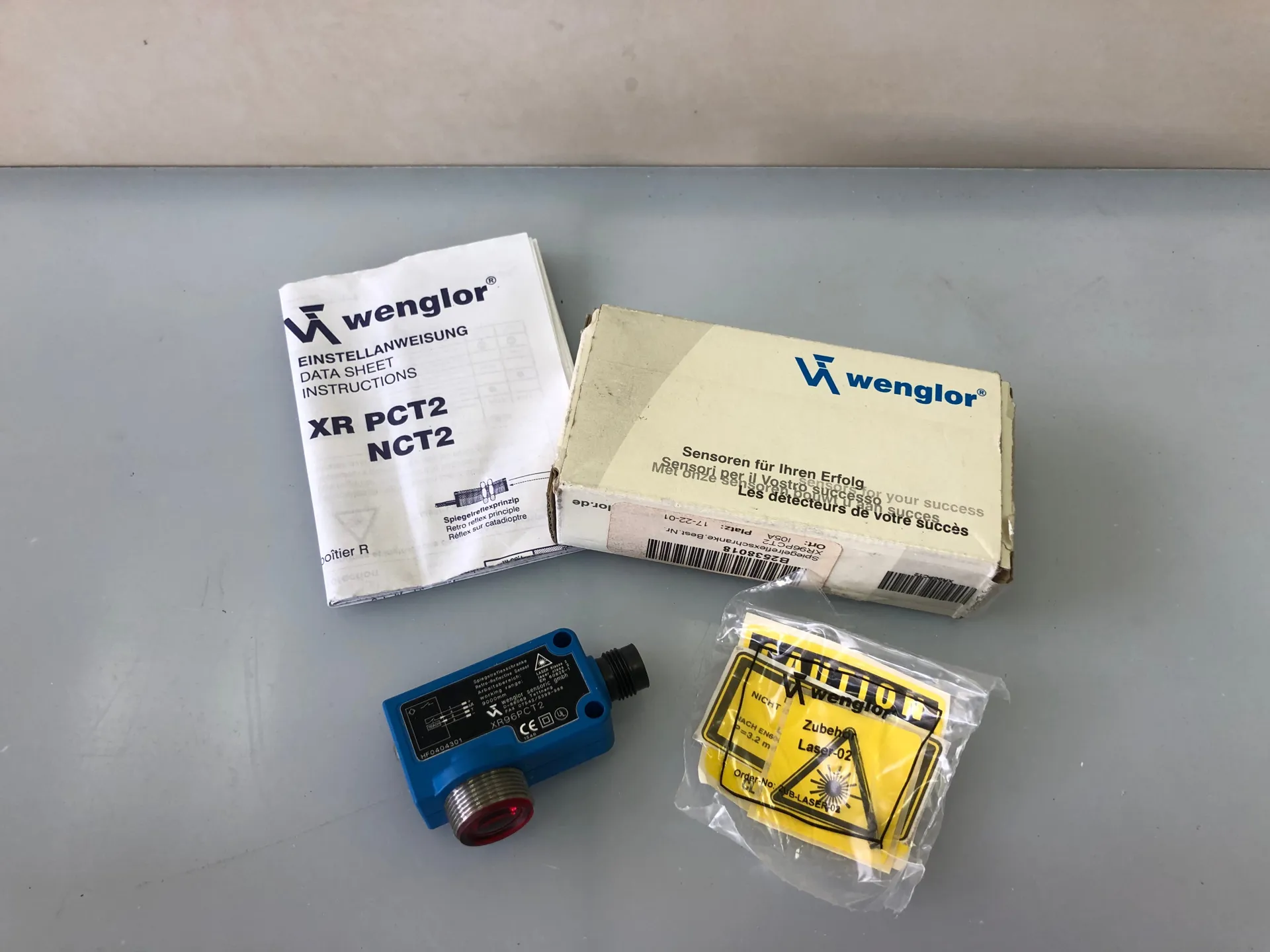 Wenglor XR96PCT2 Retro-Reflective Laser Sensor – Photoelectric Switch, 10m Range, PNP
