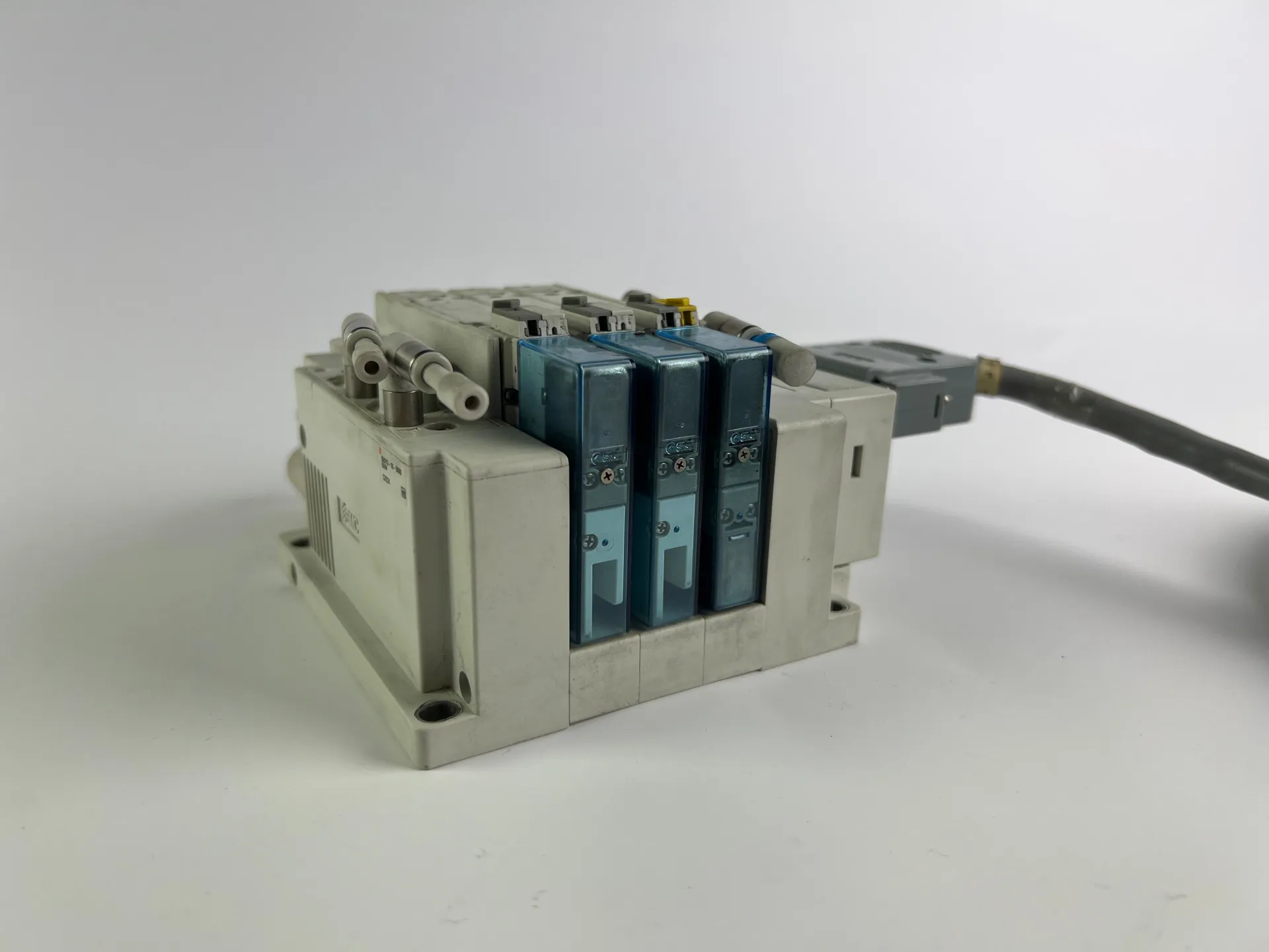 SMC SS5Y5-10-5880 Manifold + 2x SY5101R-5UF1 + 1x SY5201R-5UF1 Valves - Thumbnail 7