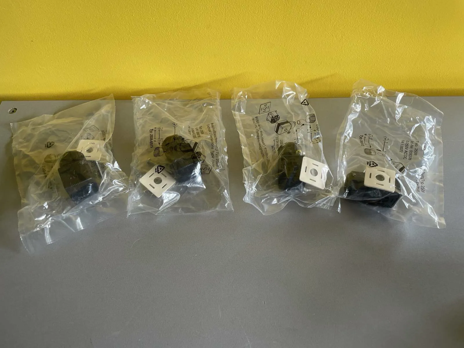 Burkert-Deutz Cable Plug 2508 - Thumbnail 3