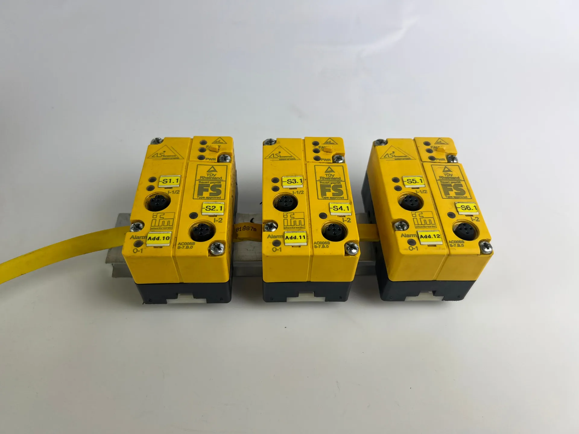 3x IFM AC005S Safe AS-Interface ClassicLine Module + 6m Cable - Thumbnail 6