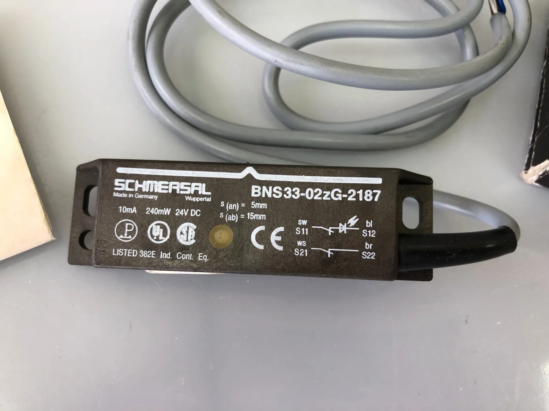 Schmersal BNS 33-02ZG-2187 Magnetic Safety Switch – Coded Non-Contact