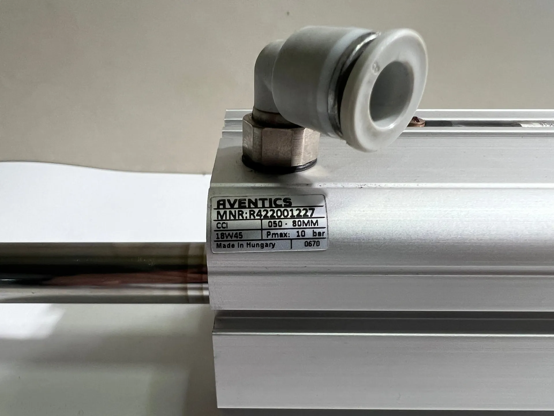 Aventics R422001227 Pneumatic Cylinder 10 Bar with 1.3m Sensor Cable - Thumbnail 3