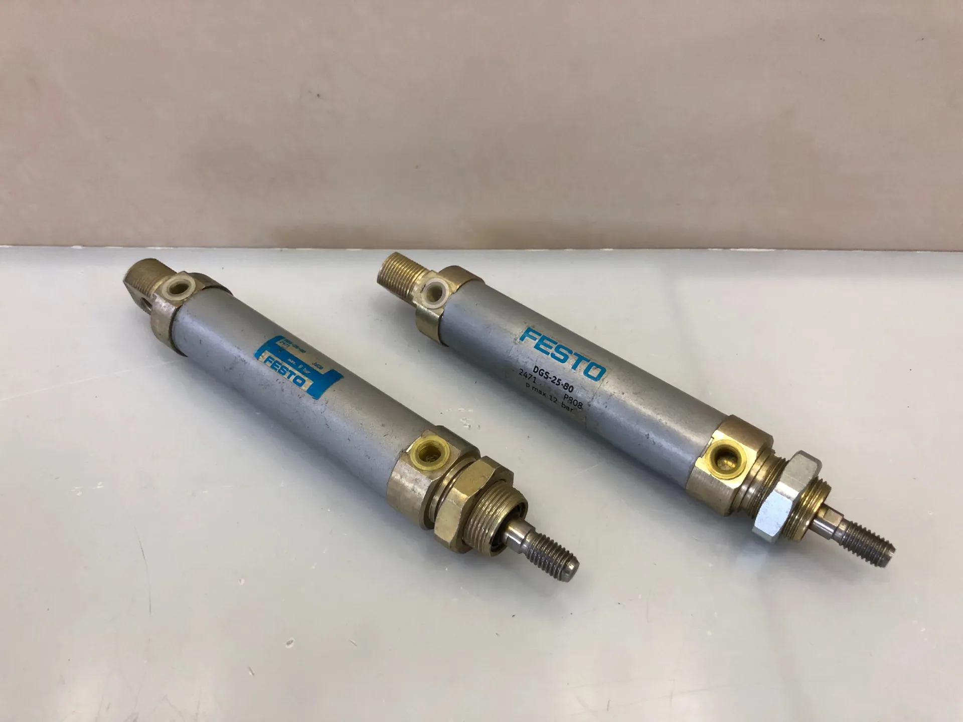 Festo DGS-25-80 2471 Pneumatic Cylinder 25mm Bore 80mm Stroke - Image 1